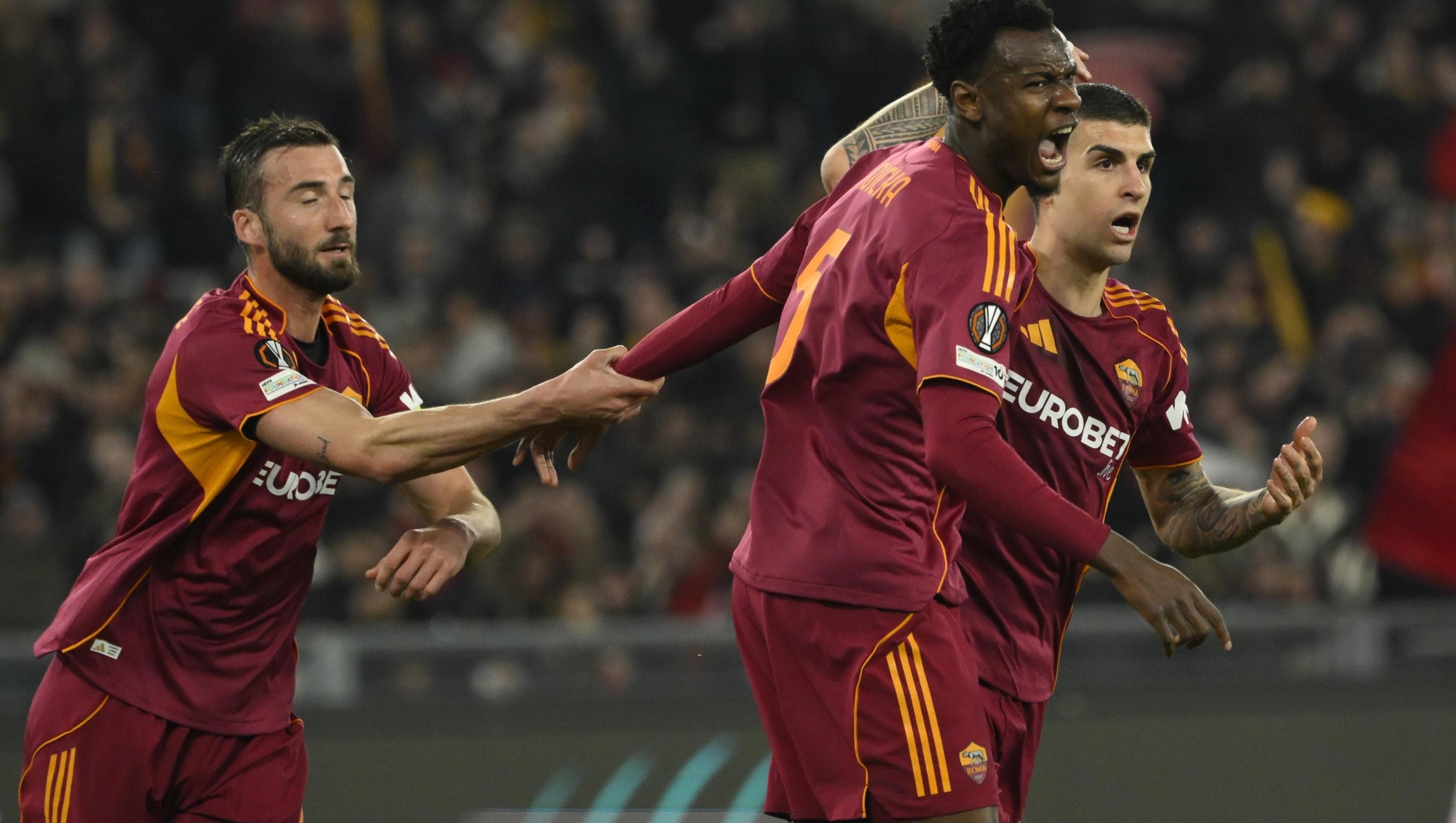 Romaâs Evan Ndicka celebrates after scoring the goal 1-1 during the Uefa Europa League soccer match between Roma and Bologna at the Olympic Stadium in Rome, Italy - Thursday,  March 19, 2026. Sport - Soccer . (Photo by Fabrizio Corradetti/LaPresse)
