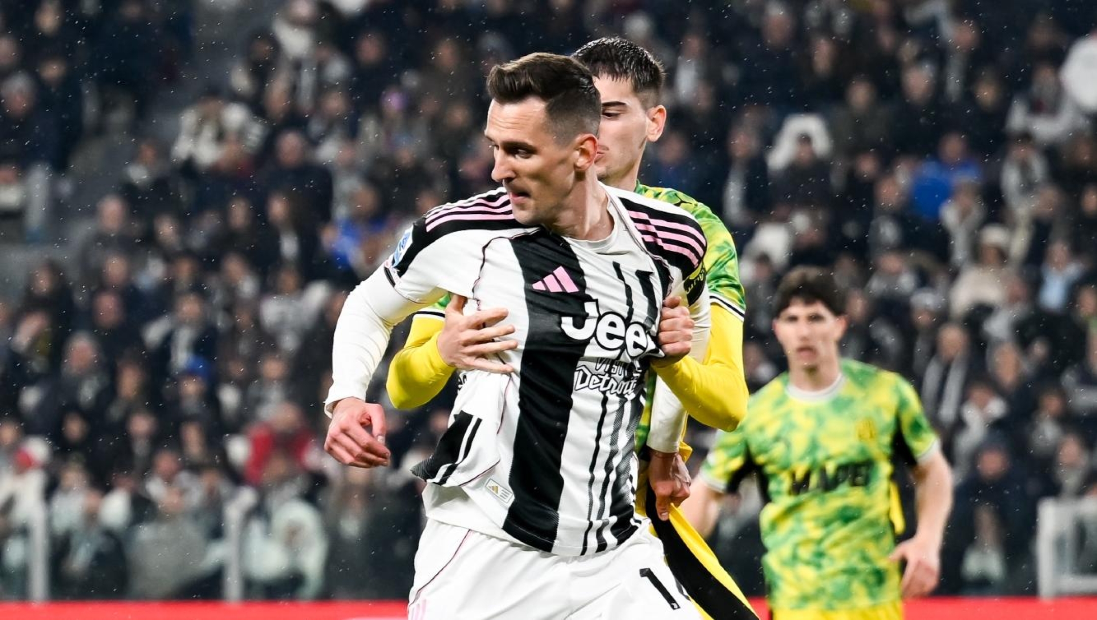  Arkadiusz Krystian Milik of Juventus battles for the ball during the Serie A match between Juventus FC and US Sassuolo Calcio at Allianz Stadium on March 21, 2026 in Turin, Italy. (Photo by Daniele Badolato - Juventus FC/Juventus FC via Getty Images)