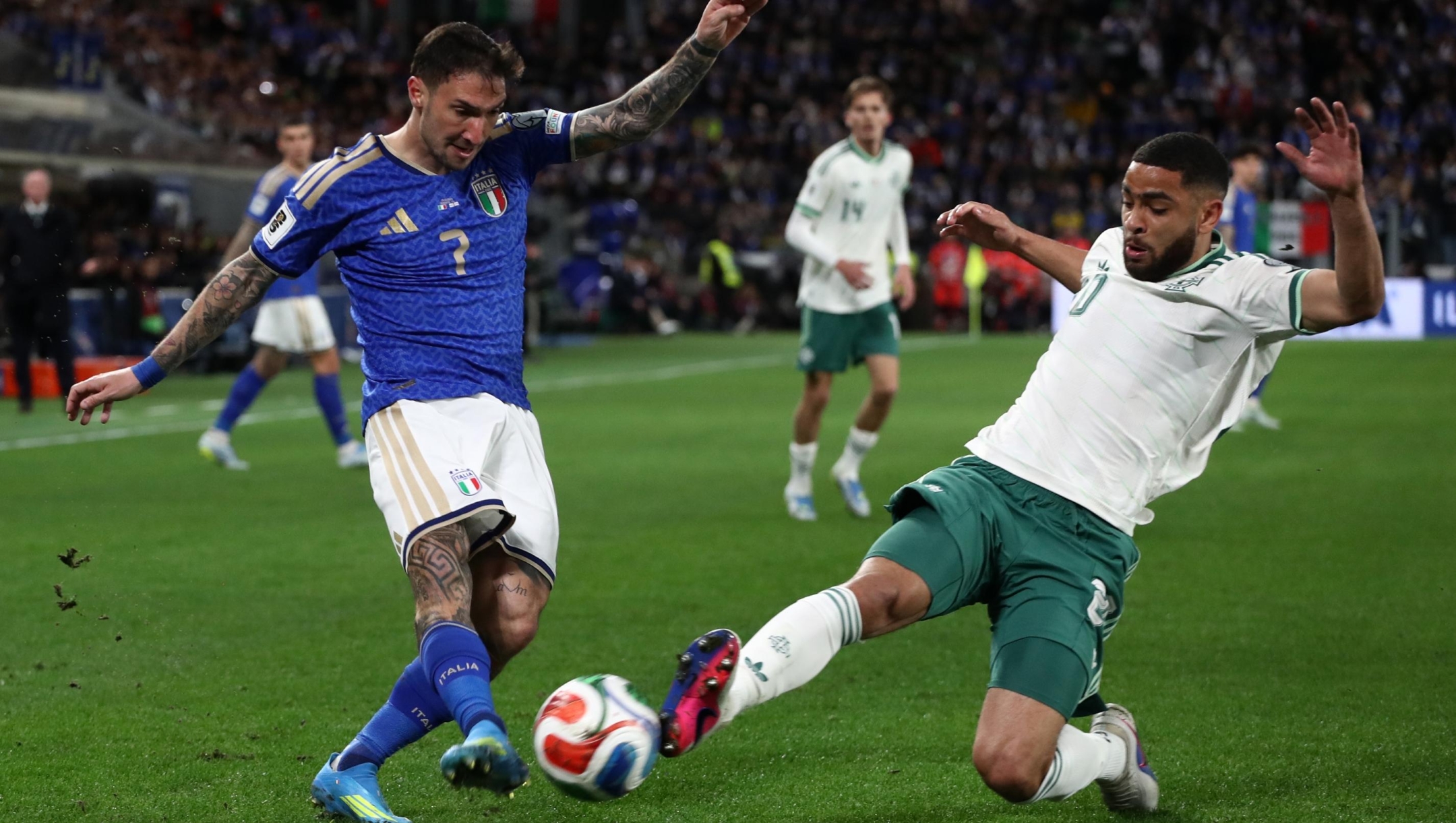  Matteo Politano of Italy is challenged by Brodie Spencer of Northern Ireland during the FIFA World Cup 2026 European Qualifiers KO play-offs match between Italy and Northern Ireland at Stadio di Bergamo on March 26, 2026 in Bergamo, Italy. (Photo by Marco Luzzani/Getty Images)