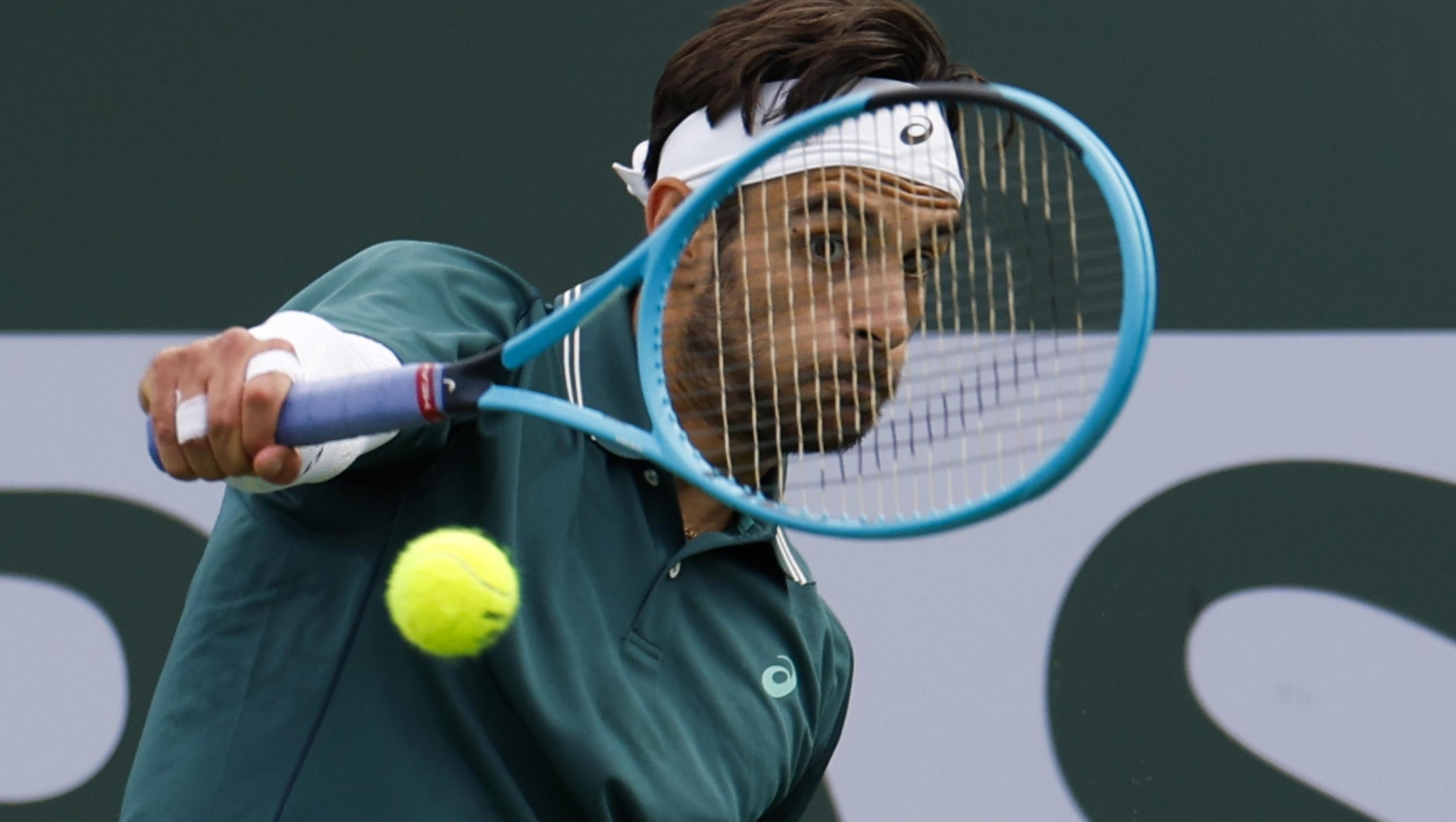 epa12800637 Lorenzo Musetti of Italy in action during his men's singles match against Marton Fucsovics Hungary on day 3 of the BNP Paribas Open tennis tournament in Indian Wells, California, USA, 06 March 2026.  EPA/JOHN G. MABANGLO