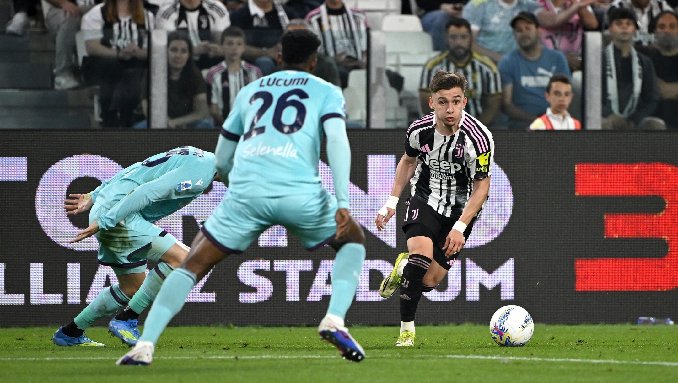  Francisco Conceicao of Juventus runs with the ball during the Serie A match between Juventus FC and Bologna FC 1909 at Allianz Stadium on April 19, 2026 in Turin, Italy. (Photo by Filippo Alfero - Juventus FC/Juventus FC via Getty Images)