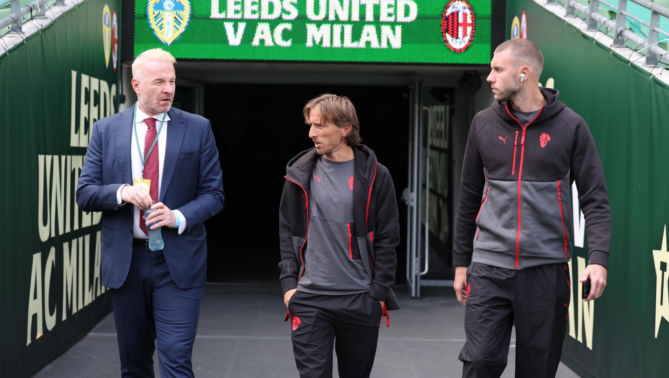   Luka Modric , Strahinja Pavlovic and Igli Tare of AC Milan arrive before the pre-season friendly match between Leeds United and AC Milan at Aviva Stadium on August 09, 2025 in Dublin, Ireland. (Photo by Claudio Villa/AC Milan via Getty Images)