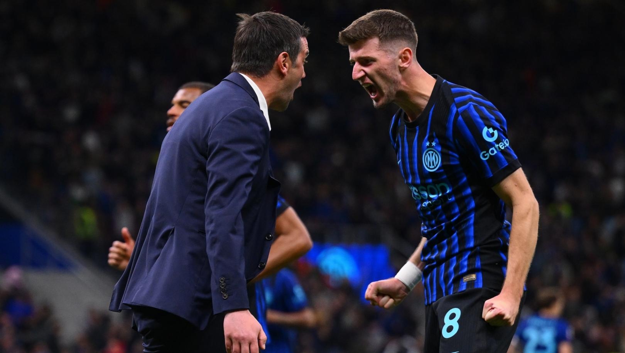    Petar Sucic of FC Internazionale celebrates with Cristian Chivu after scoring the goal during the Coppa Italia semifinal match between FC Internazionale and Como  at San Siro on April 21, 2026 in Milan, Italy. (Photo by Mattia Pistoia - Inter/Inter via Getty Images)