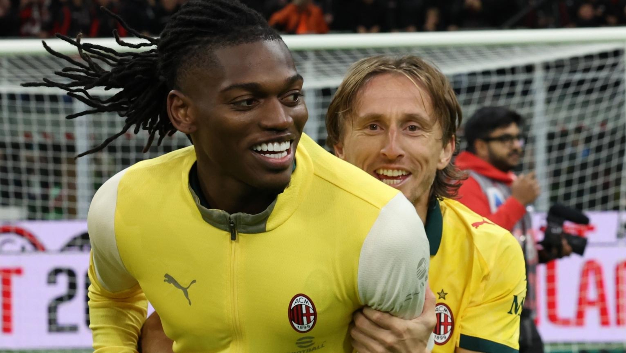  Rafael Leao of AC Milan celebrates  the win with Luka Modric  at the end of the Serie A match between AC Milan and ACF Fiorentina at Giuseppe Meazza Stadium on October 19, 2025 in Milan, Italy. (Photo by Claudio Villa/AC Milan via Getty Images)