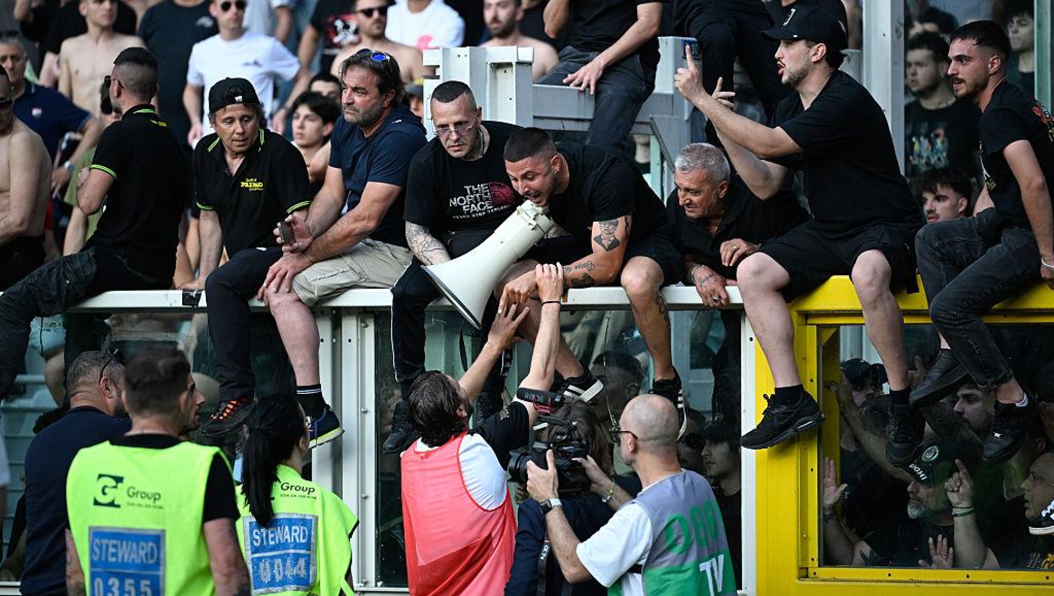  Manuel Locatelli of Juventus talking to supporters about the incident occurred before the Serie A match between Torino FC and Juventus FC at Stadio Olimpico di Torino on May 24, 2026 in Turin, Italy. (Photo by Daniele Badolato - Juventus FC/Juventus FC via Getty Images)