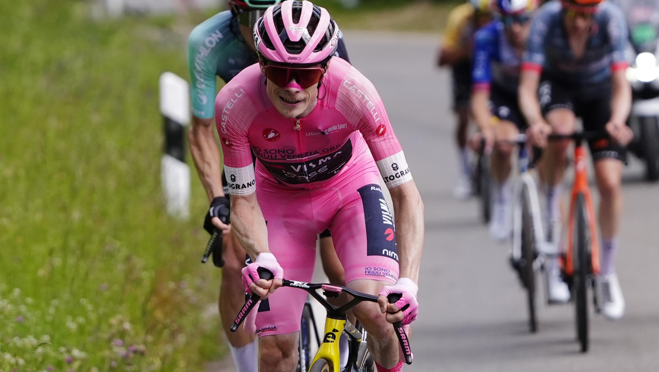 Denmark’s Jonas Vingegaard Hansen of Team Visma | Lease A Bike  attack during Stage 16 of the Giro d’Italia, from Bellinzona to Carì, Switzerland, Tuesday, May 26, 2026.
(Photo by Fabio Ferrari/LaPresse)