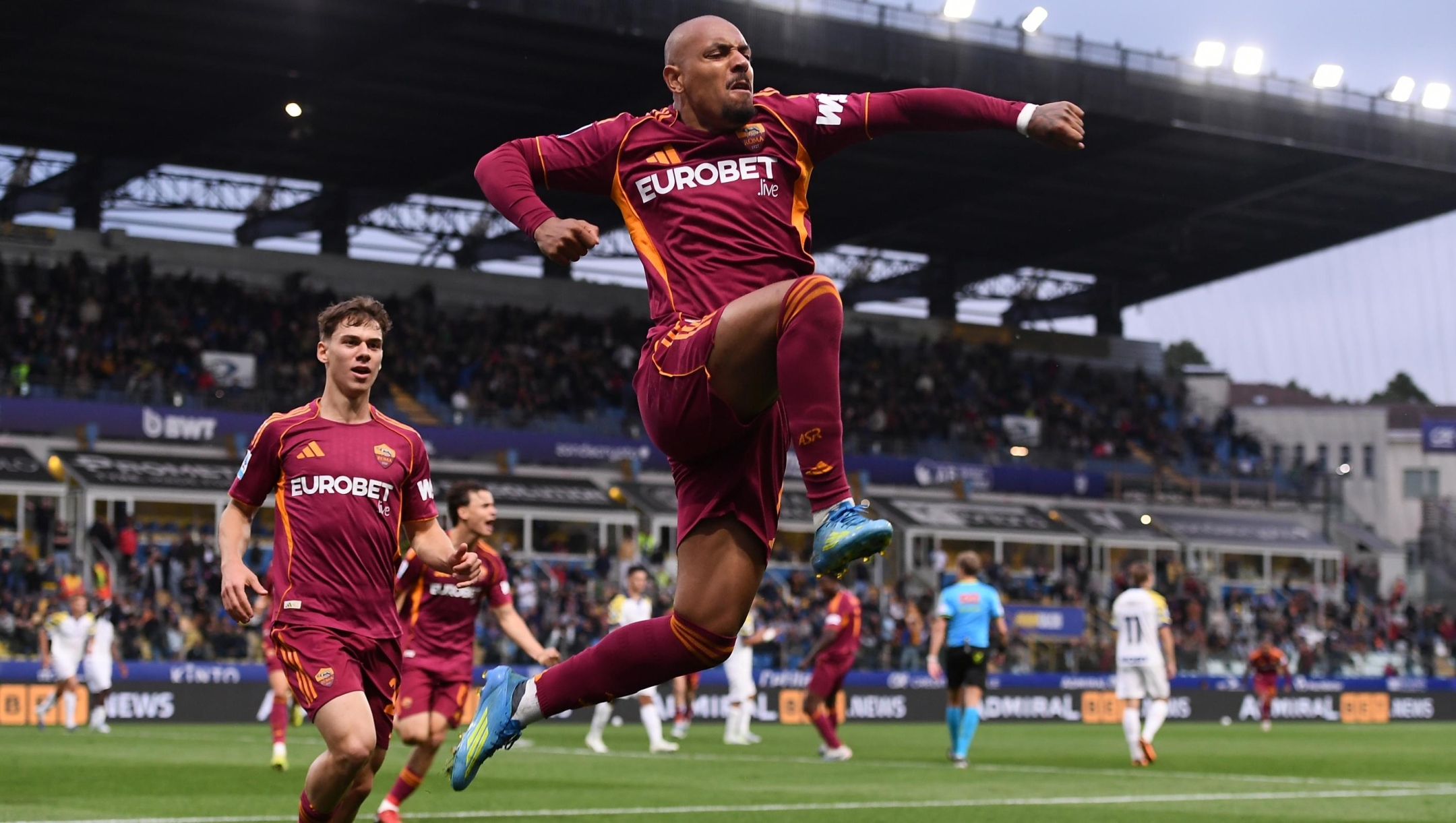  Donyell Malen of AS Roma celebrates scoring his team's third goal during the Serie A match between Parma Calcio 1913 and AS Roma at Stadio Ennio Tardini on May 10, 2026 in Parma, Italy. (Photo by Alessandro Sabattini/Getty Images)