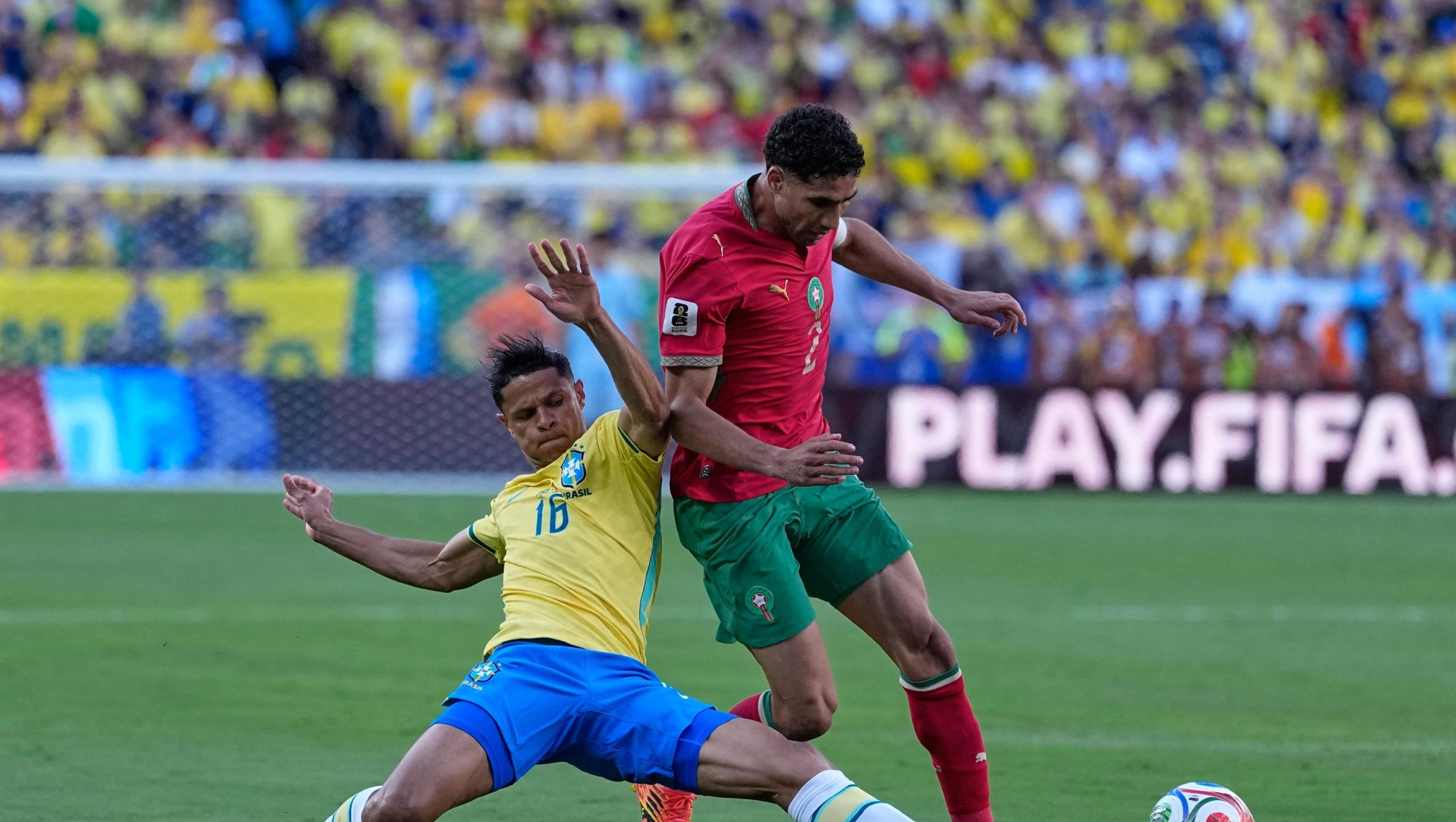 Brazil's Douglas Santos, left, challenges Morocco's Achraf Hakimi during the World Cup Group C soccer match between Brazil and Morocco in East Rutherford, N.J., near New York, Saturday, June 13, 2026. (AP Photo/Petr David Josek)     Associated Press / LaPresse Only italy and spain
