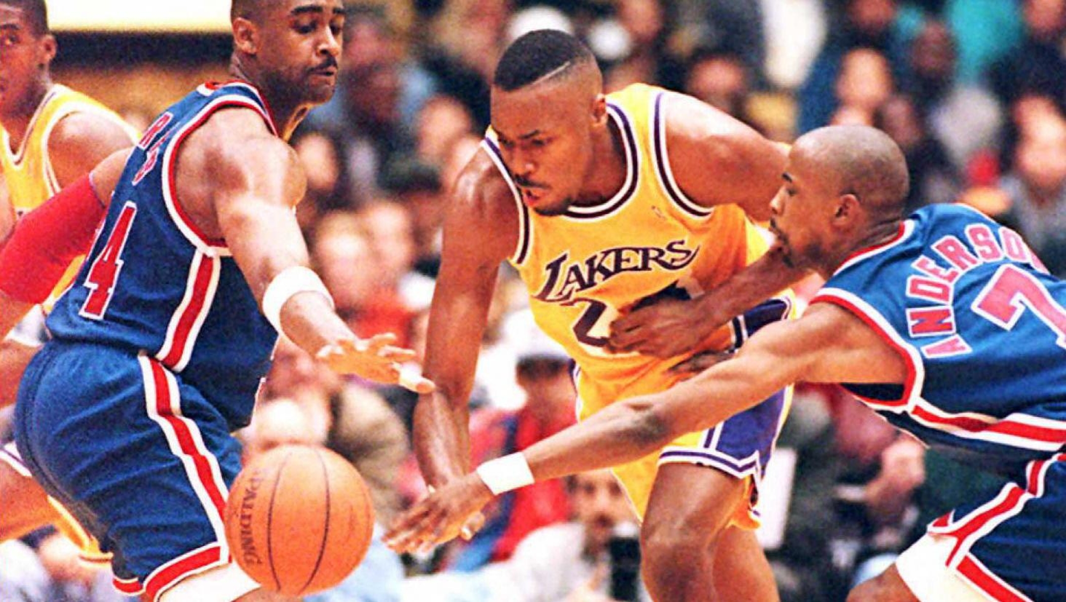  Lakers wear yellow.).  AFP PHOTO (Photo by VINCE BUCCI / AFP)