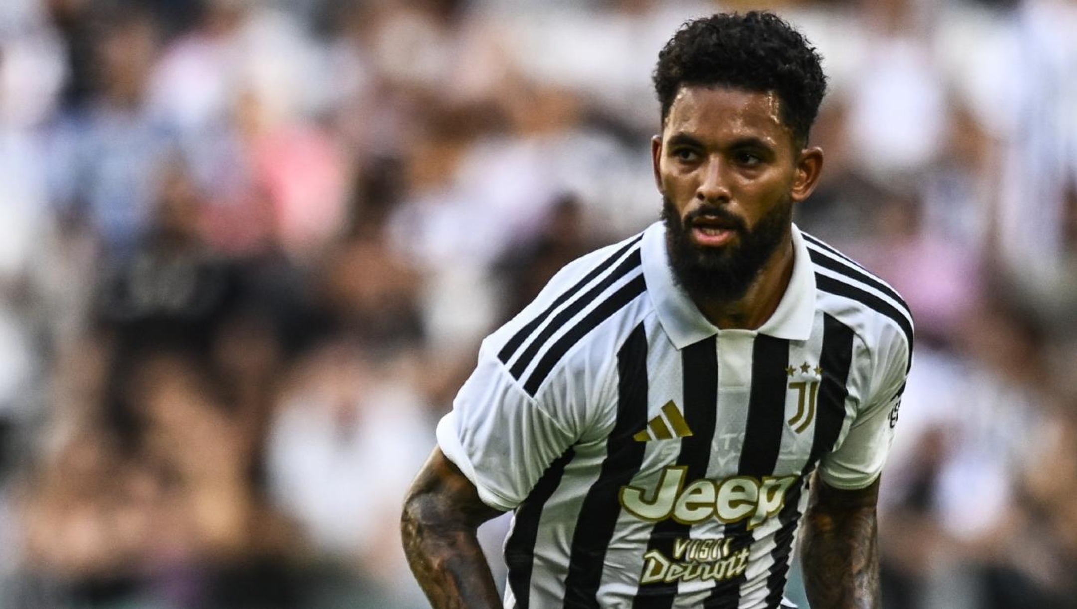  Douglas Luiz of Juventus during the Pre-season Friendly match between Juventus and Juventus Next Gen at Allianz Stadium on August 17, 2026 in Turin, Italy. (Photo by Alberto Gandolfo - Juventus/Juventus FC via Getty Images)