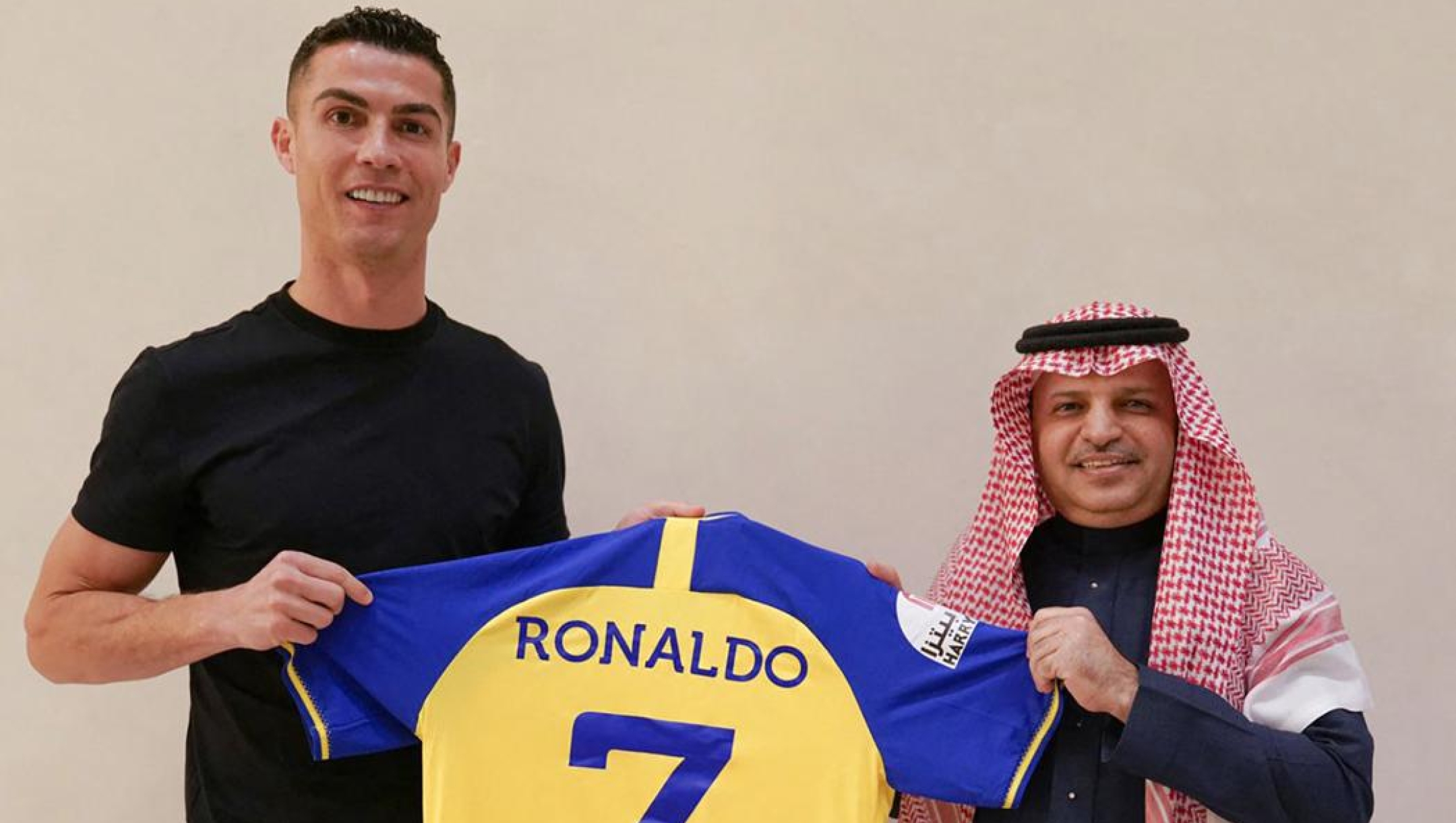 Cristiano Ronaldo e il presidente dell’Al Nassr, il suo nuovo club, Al-Muammar