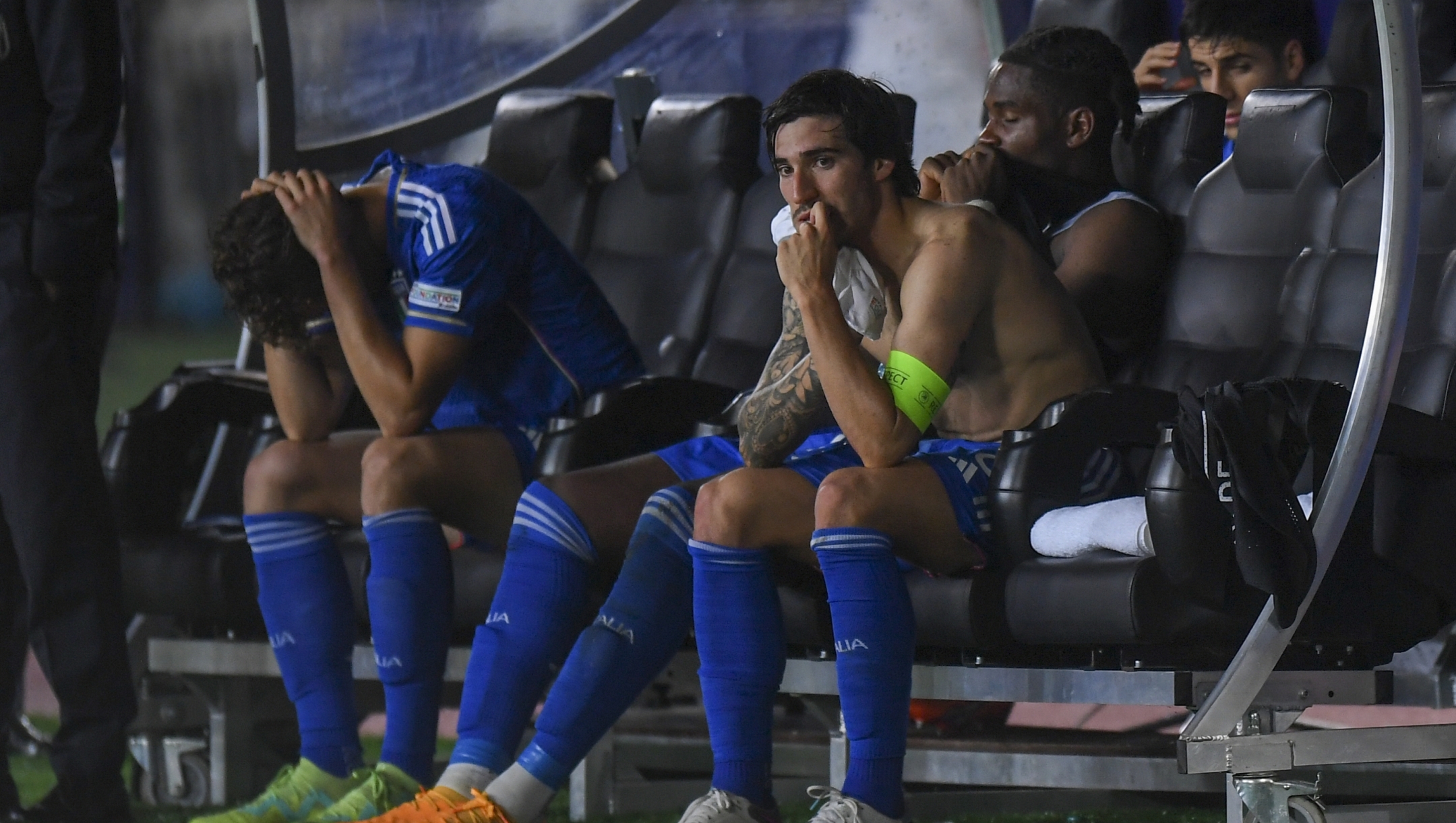 Italy's Sandro Tonali sits on the bench dejected at the end of the Euro 2023 U21 Championship soccer match between Italy and Norway at the Cluj Arena stadium in Cluj, Romania, Wednesday, June 28, 2023.(AP Photo/Raed Krishan)
