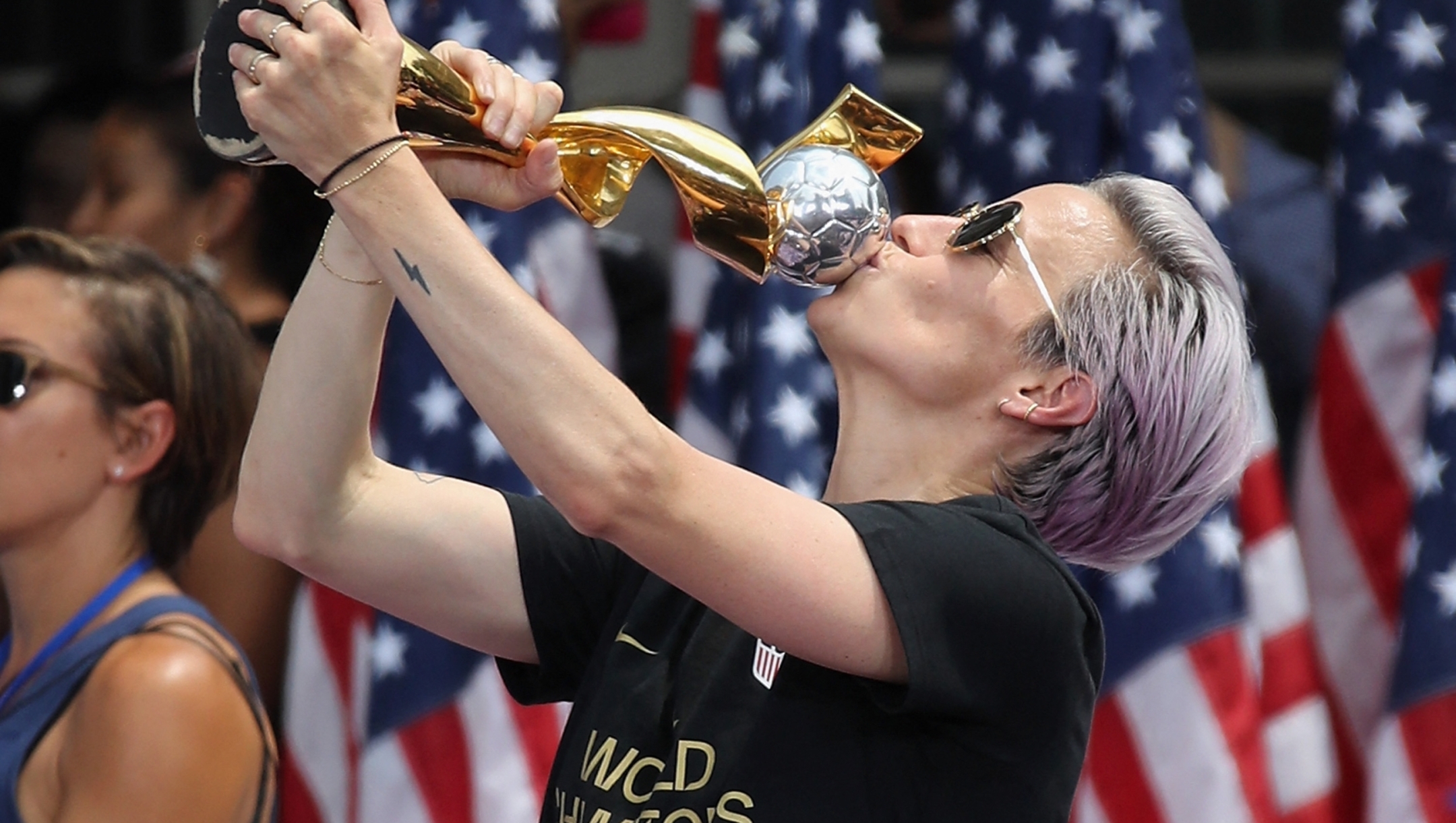 NEW YORK, NEW YORK - JULY 10: Megan Rapinoe and members of the United States Women's National Soccer Team are honored at a ceremony at City Hall on July 10, 2019 in New York City. The honor followed a ticker tape parade up lower Manhattan's "Canyon of Heroes" to celebrate their gold medal victory in the 2019 Women's World Cup in France.   Bruce Bennett/Getty Images/AFP (Photo by BRUCE BENNETT / GETTY IMAGES NORTH AMERICA / Getty Images via AFP)