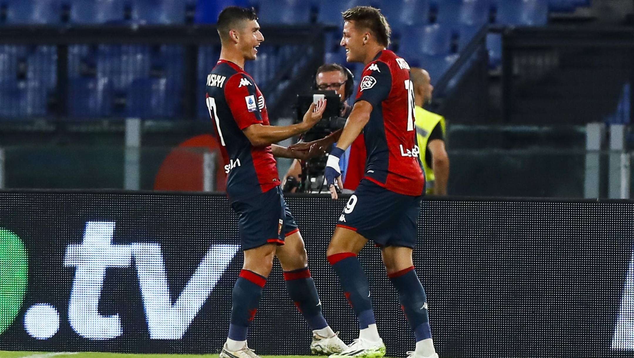 GenoaÕs Mateo Retegui jubilates with his teammates after scoring the 0-1 goal during the Italian Serie A soccer match SS Lazio vs Genoa CFC at Olimpico stadium in Rome, Italy, 27 August 2023. ANSA/ANGELO CARCONI