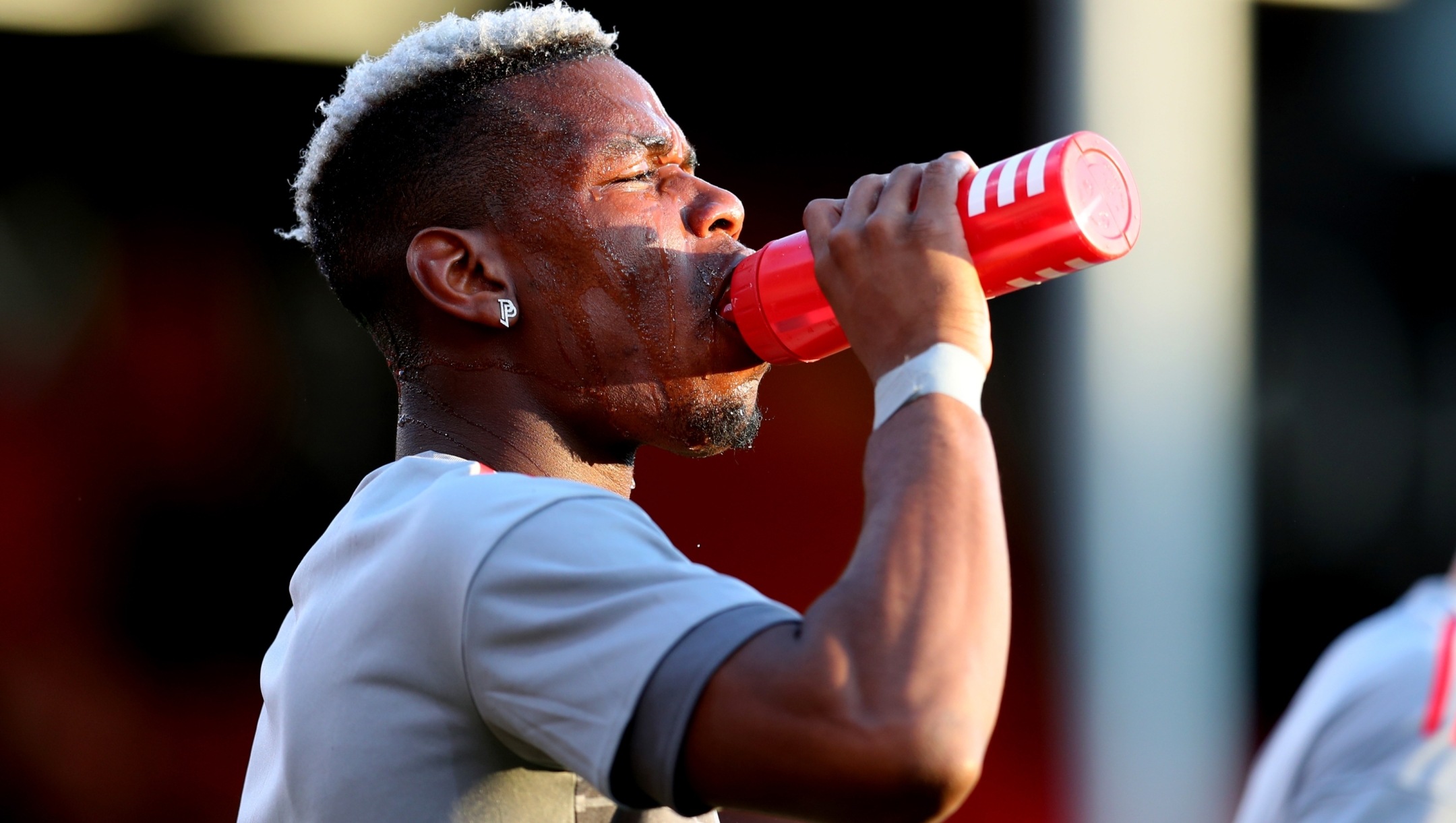 BOURNEMOUTH, ENGLAND - APRIL 18: Paul Pogba of Manchester United has a drink before the Premier League match between AFC Bournemouth and Manchester United at Vitality Stadium on April 18, 2018 in Bournemouth, England. (Photo by Catherine Ivill/Getty Images) *** Local Caption *** Paul Pogba