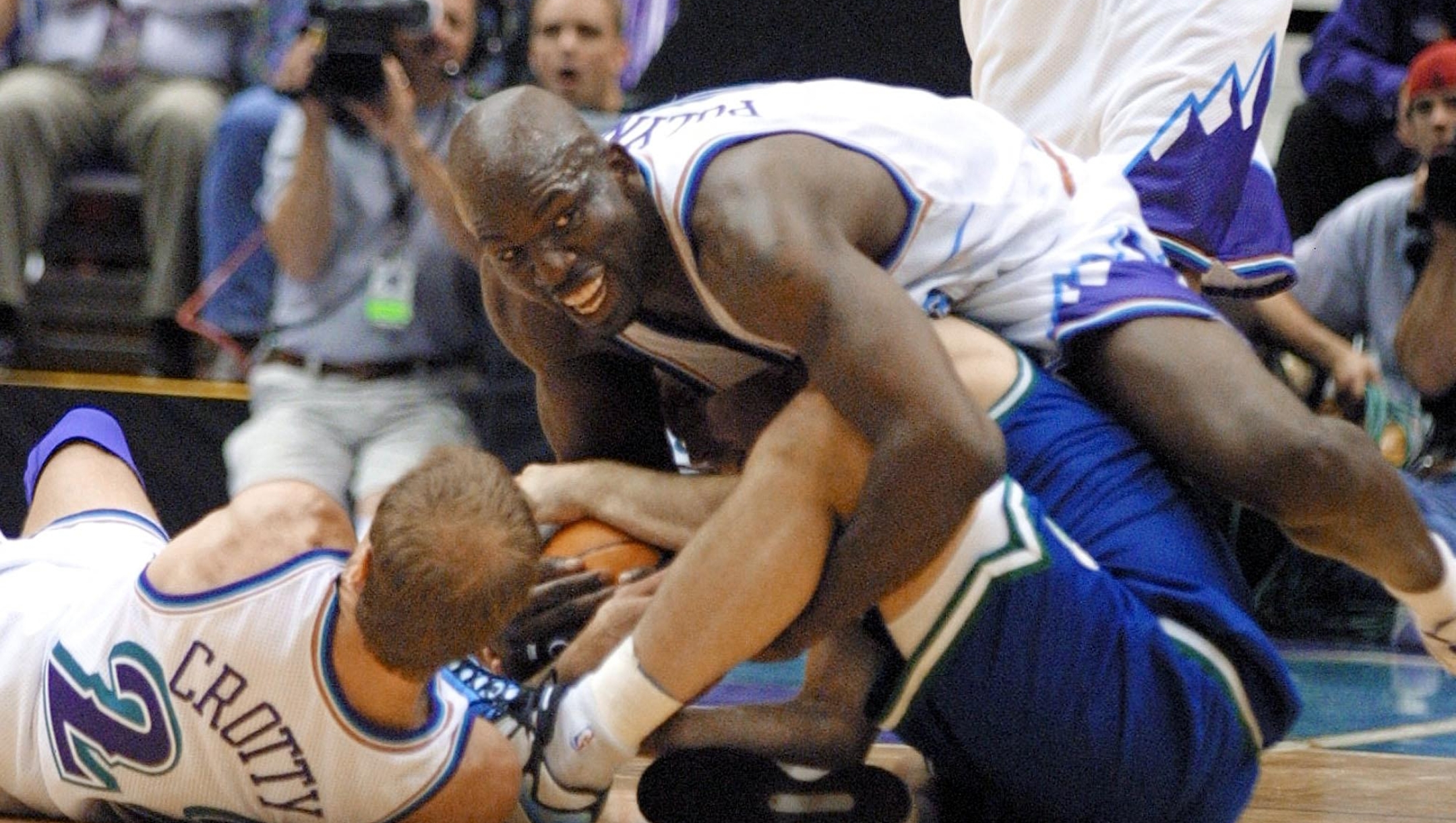 Olden Polynice (TOP) and John Crotty (L) of the Utah Jazz tie up Steve Nash (BOTTOM) of the Dallas Mavericks during game five of their first round NBA Western Conference playoff 03 May 2001 in Salt Lake City, Utah. Dallas won the game over Utah 84-83 to advance to the second round. AFP PHOTO/George FREY (Photo by GEORGE FREY / AFP)