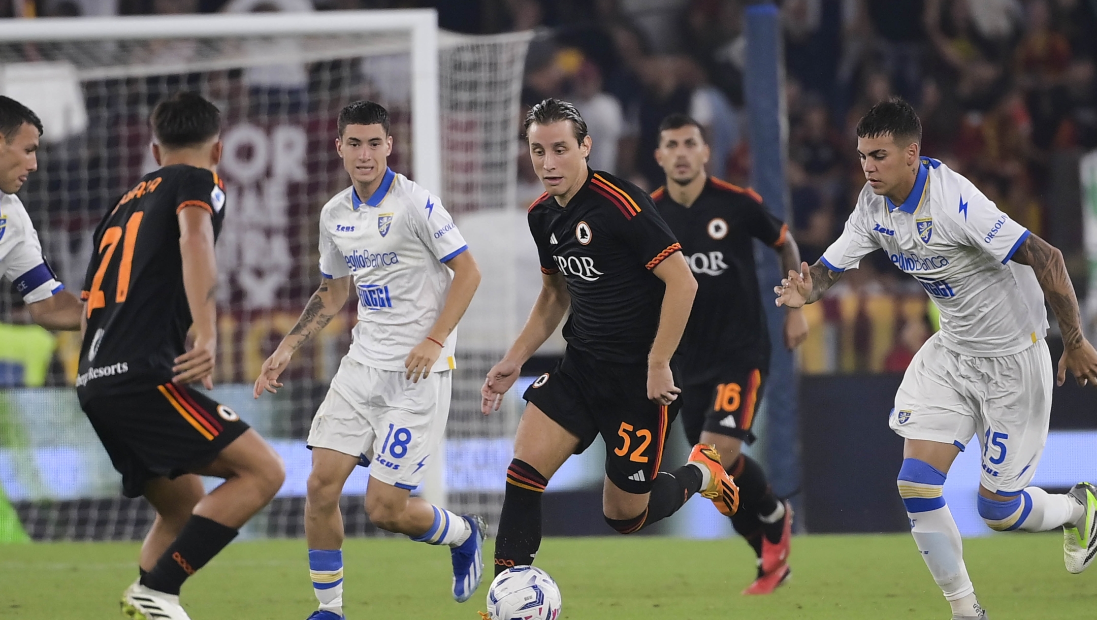 ROME, ITALY - OCTOBER 01: AS Roma player Edoardo Bove during the Serie A TIM match between AS Roma and Frosinone Calcio at Stadio Olimpico on October 01, 2023 in Rome, Italy. (Photo by Luciano Rossi/AS Roma via Getty Images)