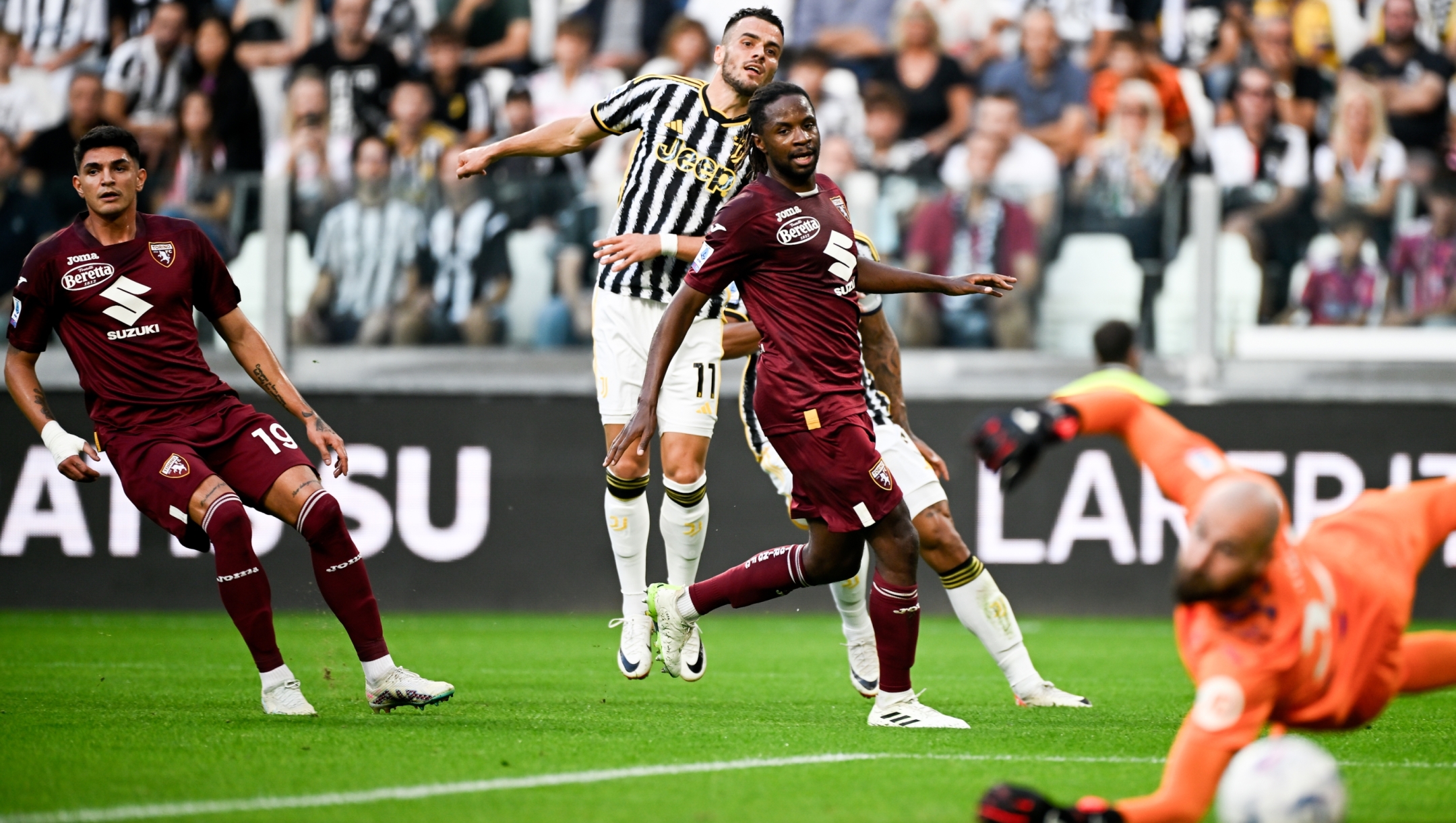 TURIN, ITALY - OCTOBER 07: Filip Kostic of Juventus jumps for the ball against Adrien Tameze of Torino FC during the Serie A TIM match between Juventus and Torino FC at Allianz Stadium on October 07, 2023 in Turin, Italy. (Photo by Daniele Badolato - Juventus FC/Juventus FC via Getty Images)