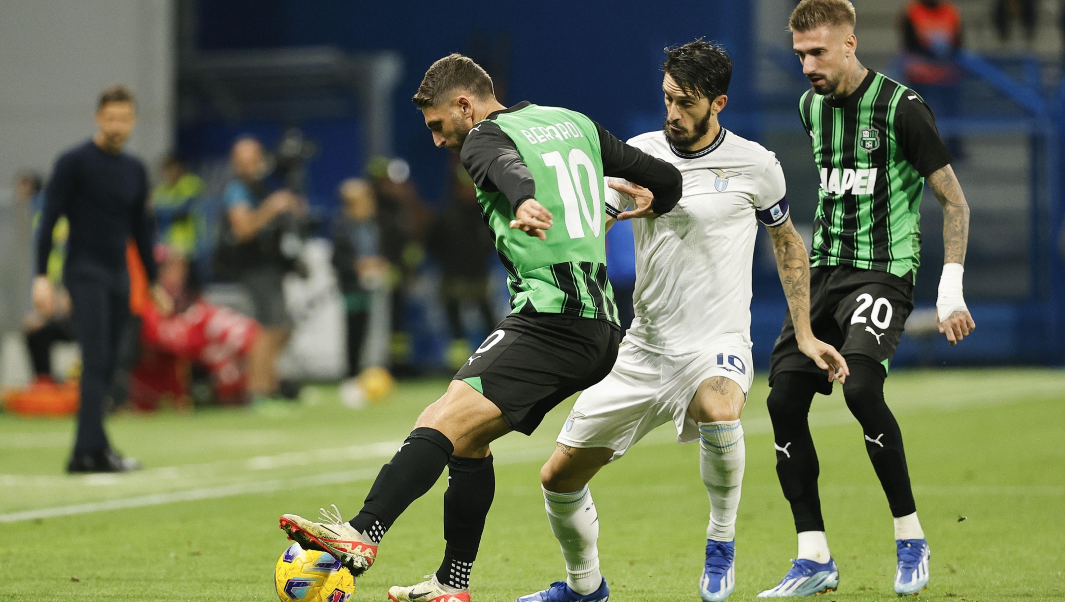 Sassuolo's Domenico Berardi (L) and  Lazio's  Luis Alberto  (R) in action during the Italian Serie A soccer match US Sassuolo vs SS Lazio at Mapei Stadium in Reggio Emilia, Italy, 21 October 2023. ANSA /ELISABETTA BARACCHI