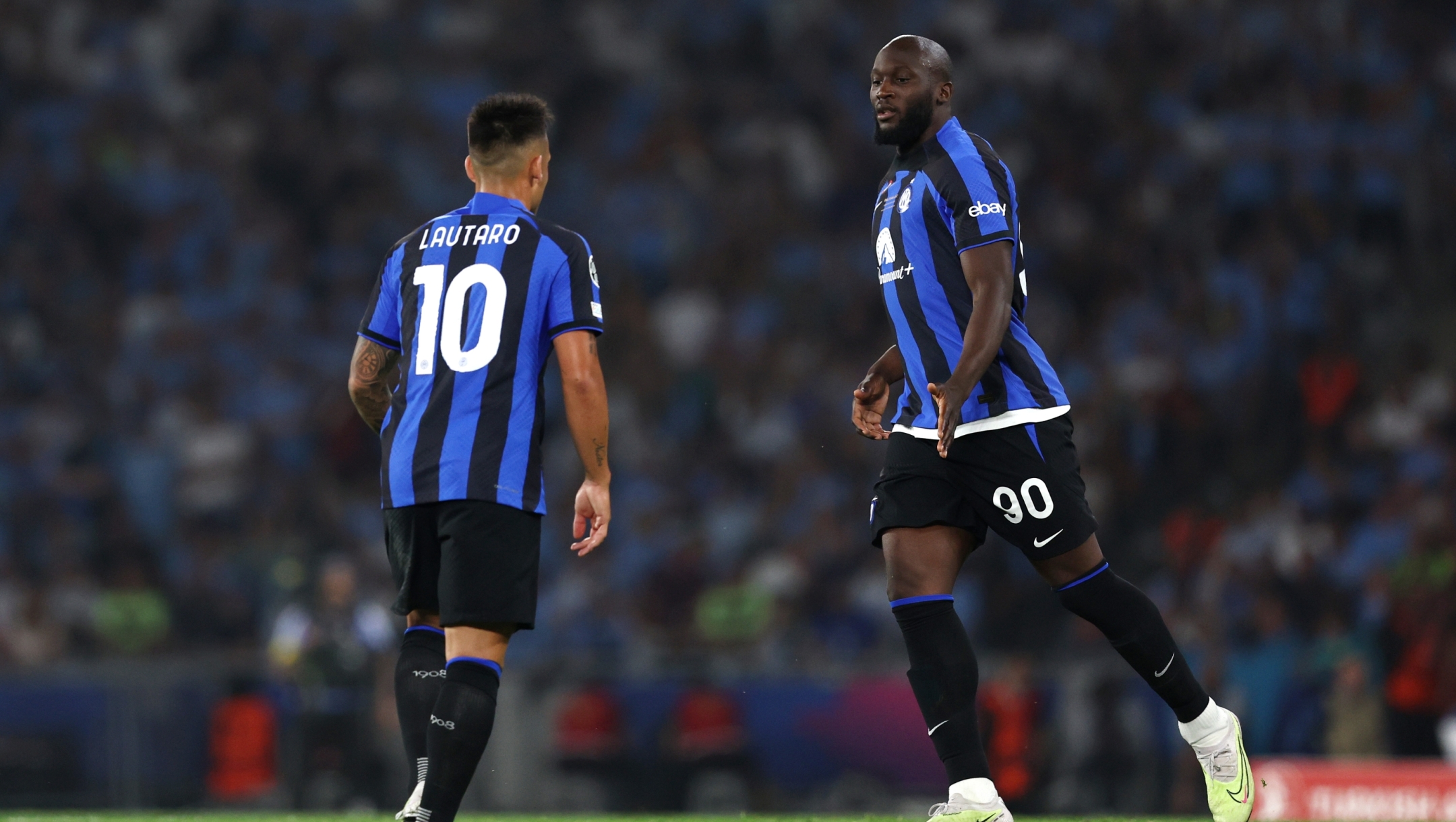ISTANBUL, TURKEY - JUNE 10: Lautaro Martinez and Romelu Lukaku of FC Internazionale in action during the UEFA Champions League 2022/23 final match between FC Internazionale and Manchester City FC at Atatuerk Olympic Stadium on June 10, 2023 in Istanbul, Turkey. (Photo by Francesco Scaccianoce - Inter/Inter via Getty Images)