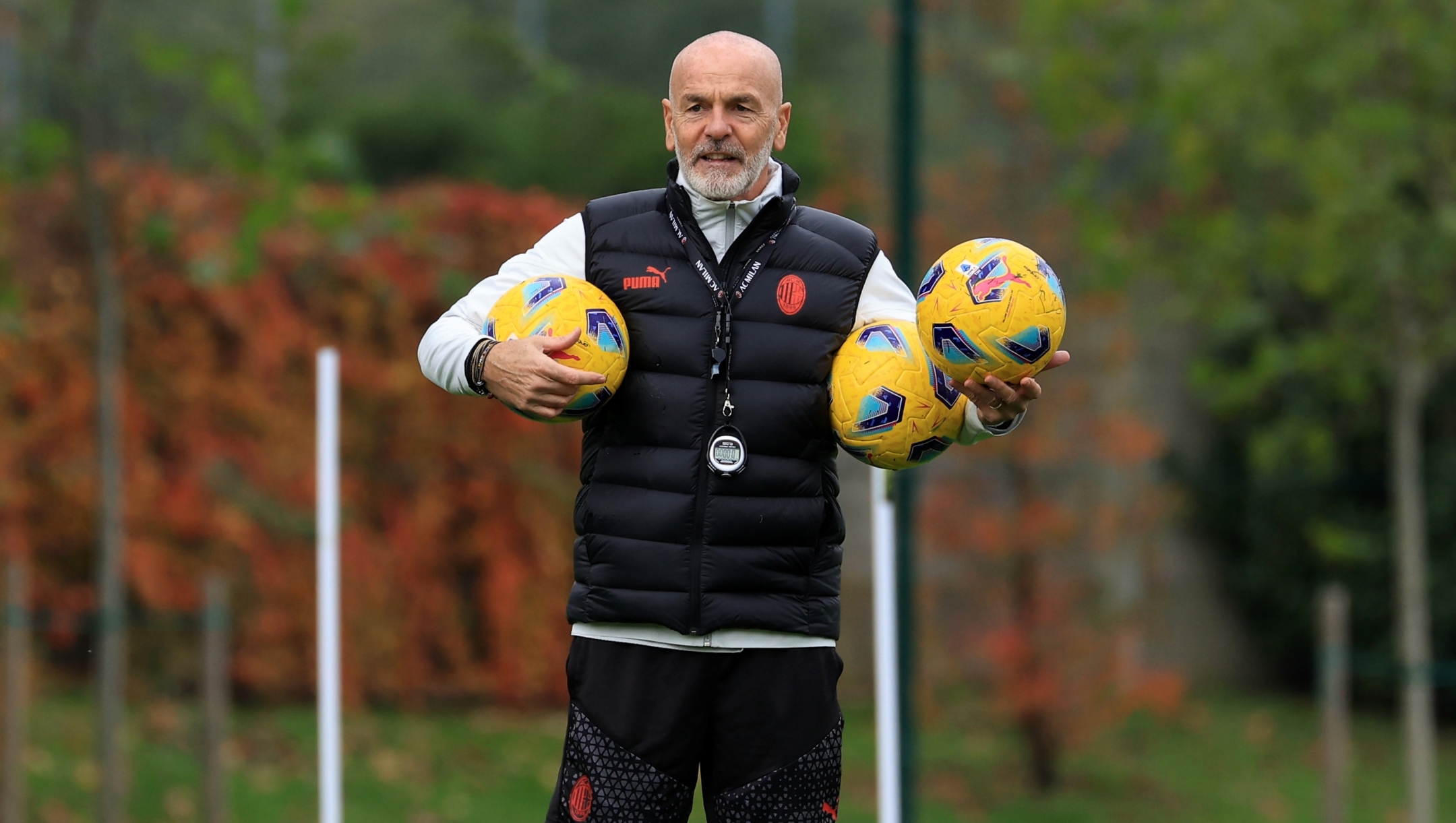 CAIRATE, ITALY - NOVEMBER 01: Stefano Pioli Head coach of AC Milan looks on during an AC Milan Training Session at Milanello on November 01, 2023 in Cairate, Italy. (Photo by Giuseppe Cottini/AC Milan via Getty Images)