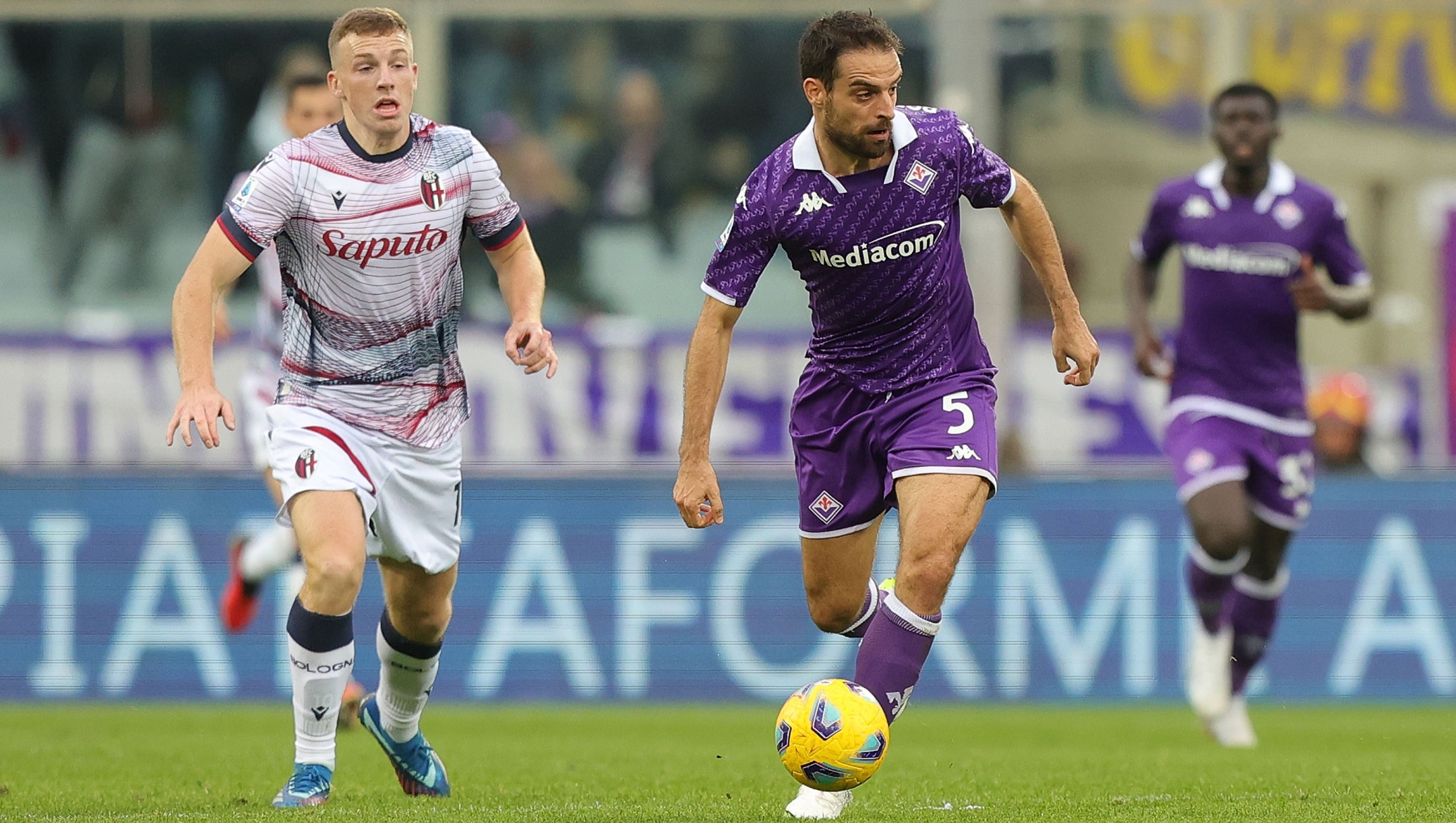 FLORENCE, ITALY - NOVEMBER 12: Giacomo Bonaventura of ACF Fiorentina in action during the Serie A TIM match between ACF Fiorentina and Bologna FC at Stadio Artemio Franchi on November 12, 2023 in Florence, Italy. (Photo by Gabriele Maltinti/Getty Images)