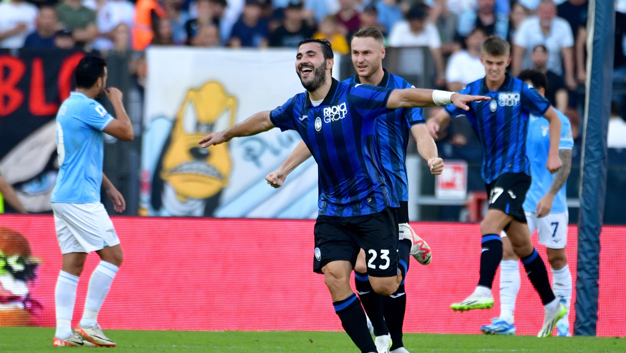 ROME, ITALY - OCTOBER 08: Sead Kolasinac of Atalanta BC celebrates a second goal with his team mates during the Serie A TIM match between SS Lazio and Atalanta BC at Stadio Olimpico on October 08, 2023 in Rome, Italy. (Photo by Marco Rosi - SS Lazio/Getty Images)