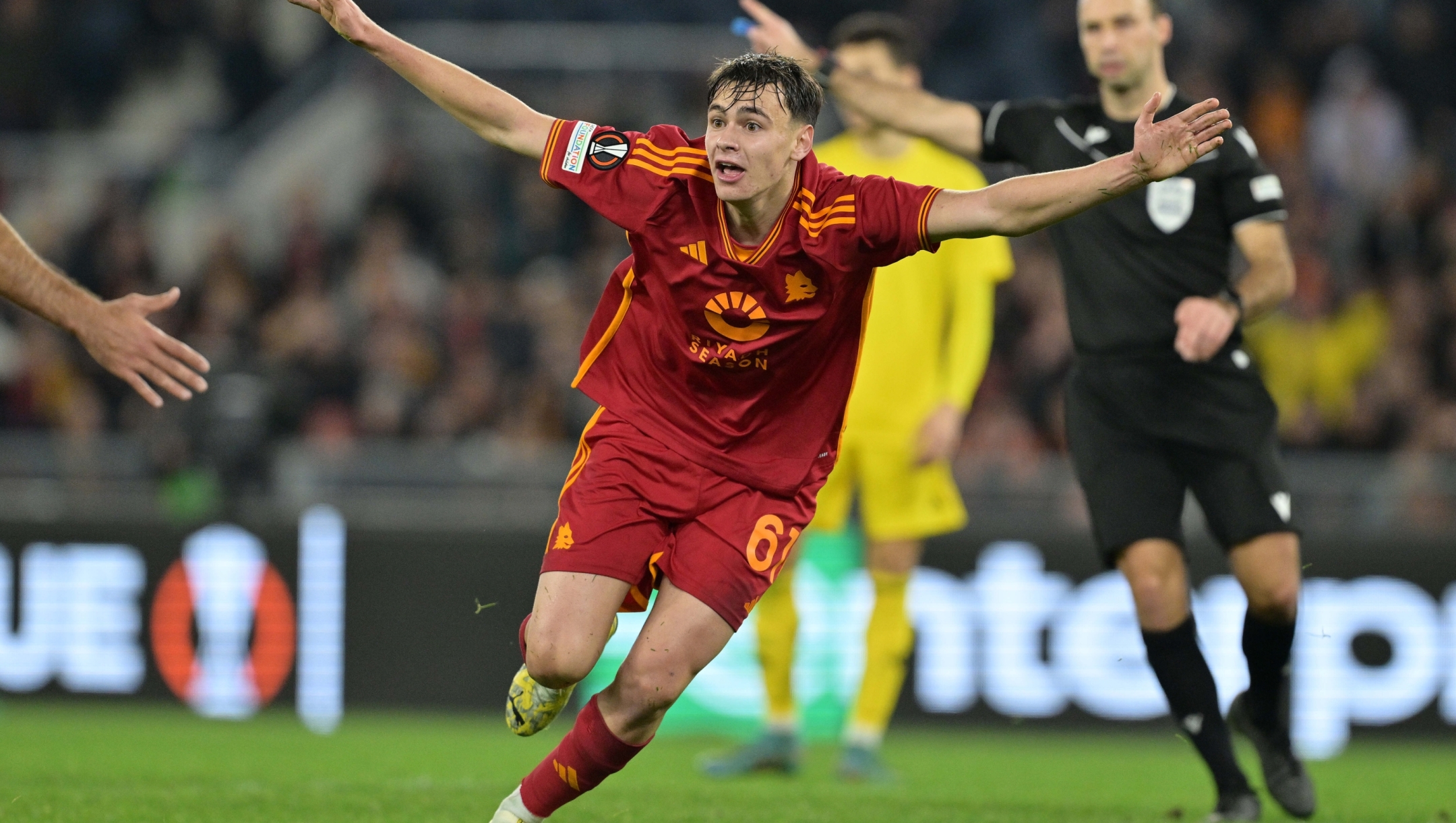 Foto Alfredo Falcone/LaPresse 14 Dicembre 2023 - Roma, Italia - sport, calcio - Roma vs Sheriff Tiraspol - Uefa Europa League 2023-2024 Girone G - Stadio Olimpico di Roma. Nella foto: esultanza Niccolo' Pisilli (61 AS Roma)  Foto Alfredo Falcone/LaPresse December 14, 2023 Rome, Italy - sport, soccer - Roma vs Sheriff Tiraspol - Uefa Europe League 2023-2024 Group G - Olimpic Stadium n Rome. In the pic: Niccolo' Pisilli (61 AS Roma) celebrates