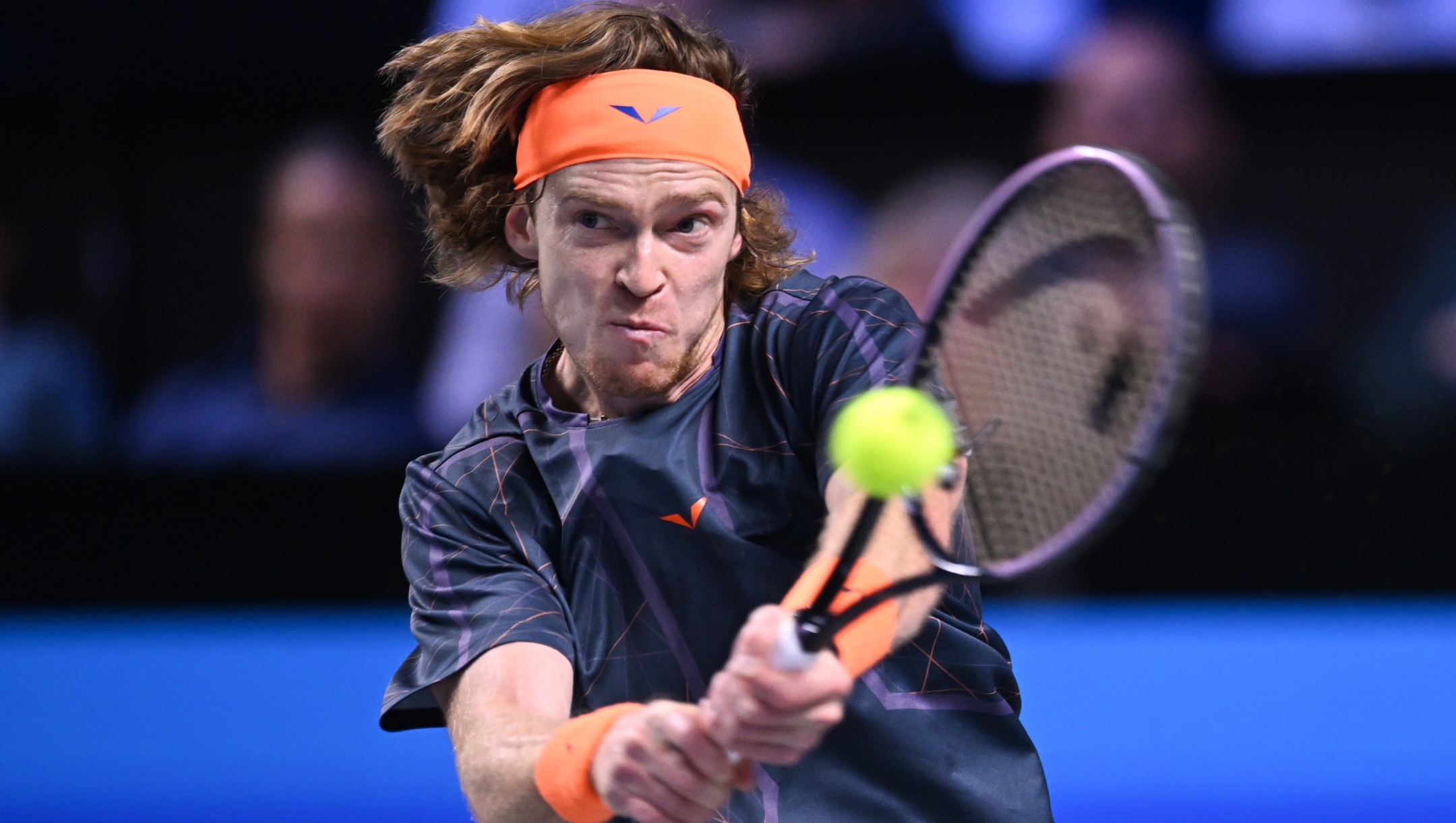 VIENNA, AUSTRIA - OCTOBER 28: Andrey Rublev of Russia plays a backhand in his semi-final match against Jannik Sinner of Italy during day eight of the Erste Bank Open 2023 at Wiener Stadthalle on October 28, 2023 in Vienna, Austria. (Photo by Thomas Kronsteiner/Getty Images)