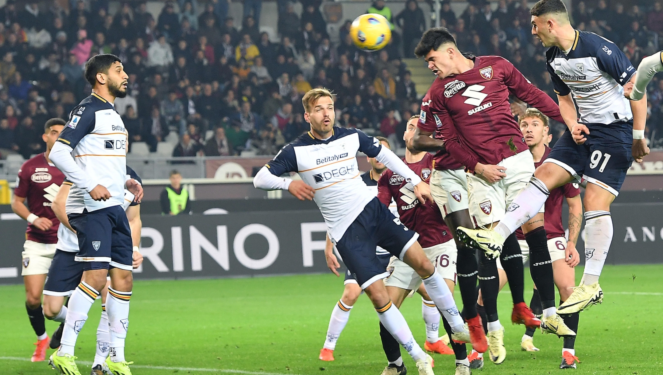 Torino's Raoul Bellanova (C) in action during the italian Serie A soccer match Torino FC vs US Lecce at the Olimpico Grande Torino Stadium in Turin, Italy, 16 february 2024 ANSA/ALESSANDRO DI MARCO