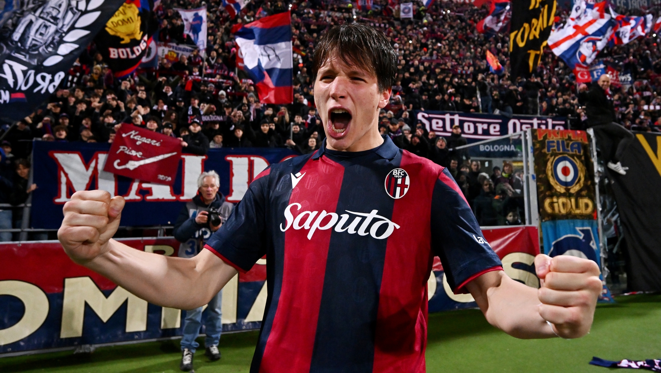 BOLOGNA, ITALY - FEBRUARY 23: Giovanni Fabbian of Bologna FC celebrates following the team's victory in the Serie A TIM match between Bologna FC and Hellas Verona FC at Stadio Renato Dall'Ara on February 23, 2024 in Bologna, Italy. (Photo by Alessandro Sabattini/Getty Images)