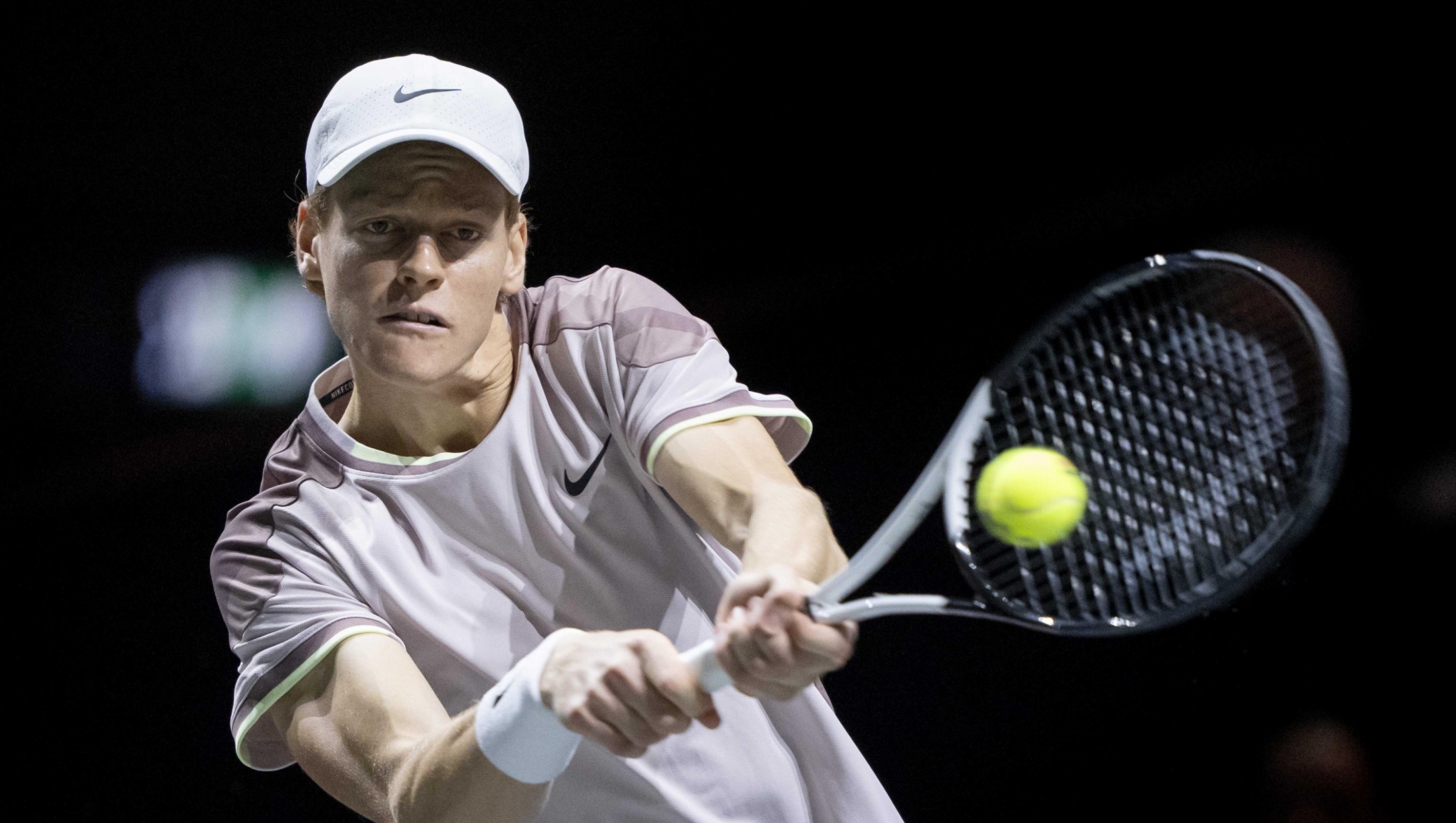 epa11163511 Jannik Sinner (Italy) in action against Alex de Minaur (Australia) on the last day of the ABN AMRO Open tennis tournament at Ahoy indoor arena in Rotterdam, the Netherlands, 18 February 2024.  EPA/SANDER KONING