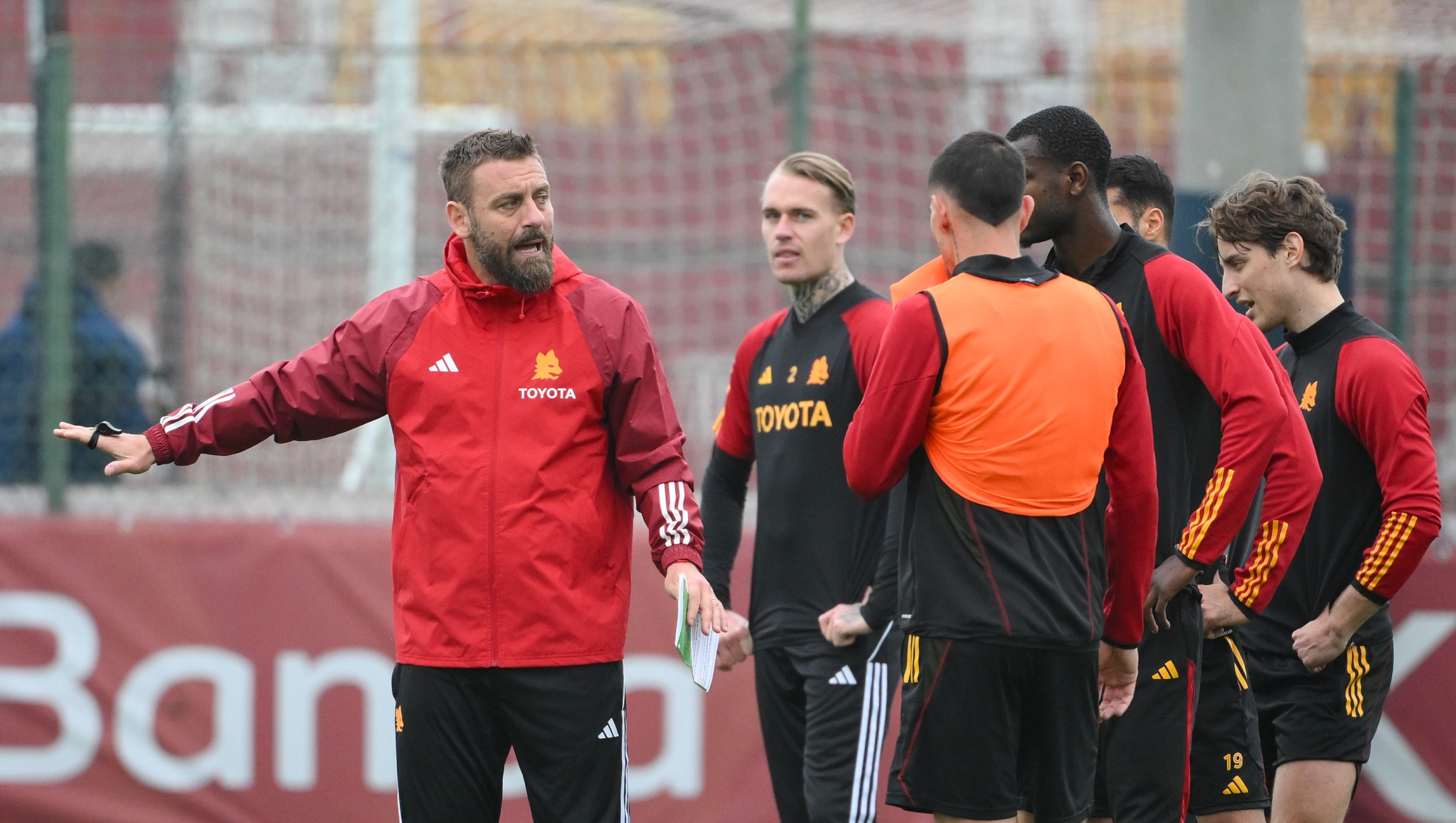 ROME, ITALY - MARCH 28: AS Roma coach Daniele De Rossi during a training session at Centro Sportivo Fulvio Bernardini on March 28, 2024 in Rome, Italy. (Photo by Fabio Rossi/AS Roma via Getty Images)