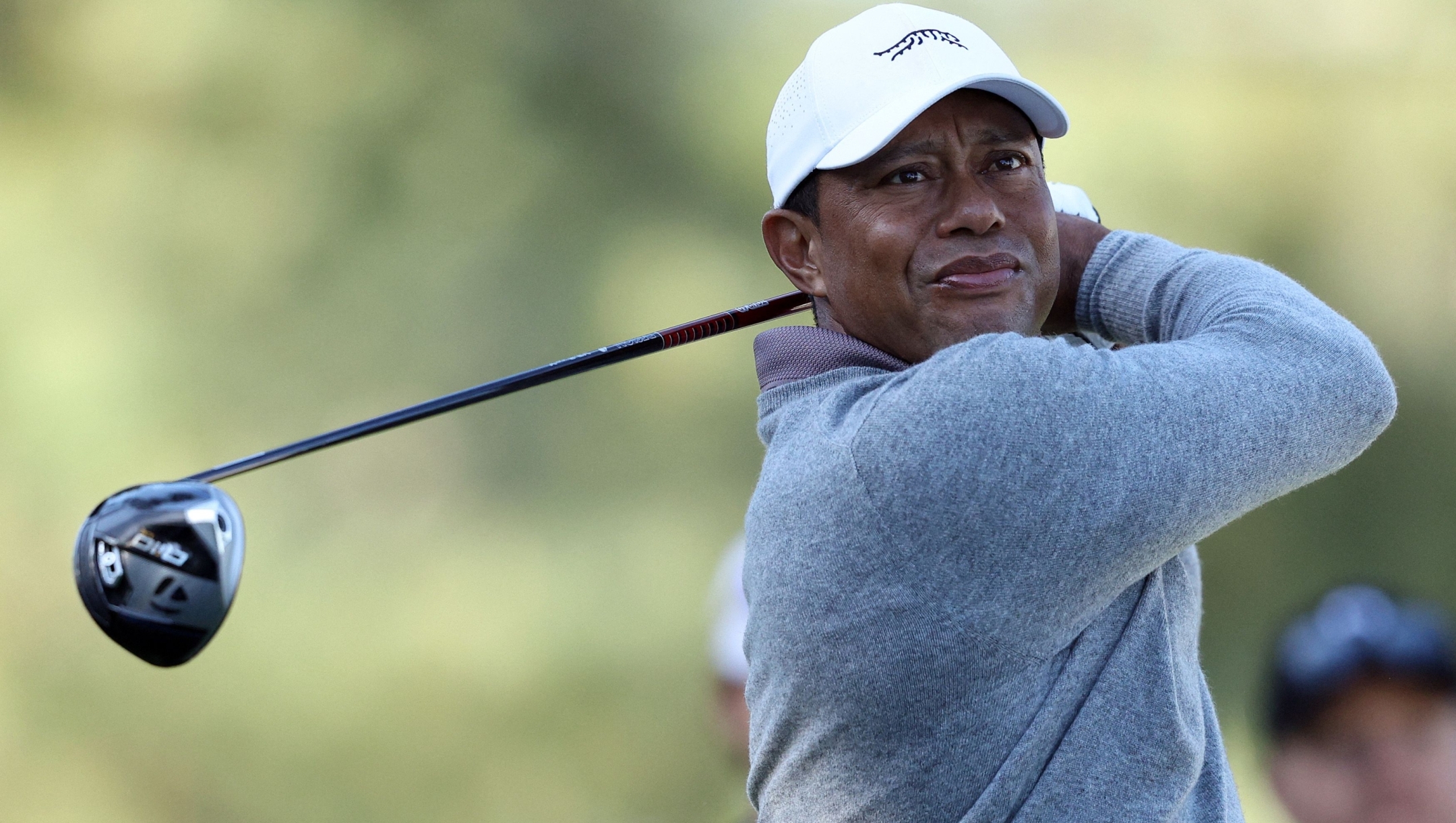 AUGUSTA, GEORGIA - APRIL 12: Tiger Woods of the United States plays his shot from the 18th tee during the continuation of the first round of the 2024 Masters Tournament at Augusta National Golf Club on April 12, 2024 in Augusta, Georgia.   Warren Little/Getty Images/AFP (Photo by Warren Little / GETTY IMAGES NORTH AMERICA / Getty Images via AFP)