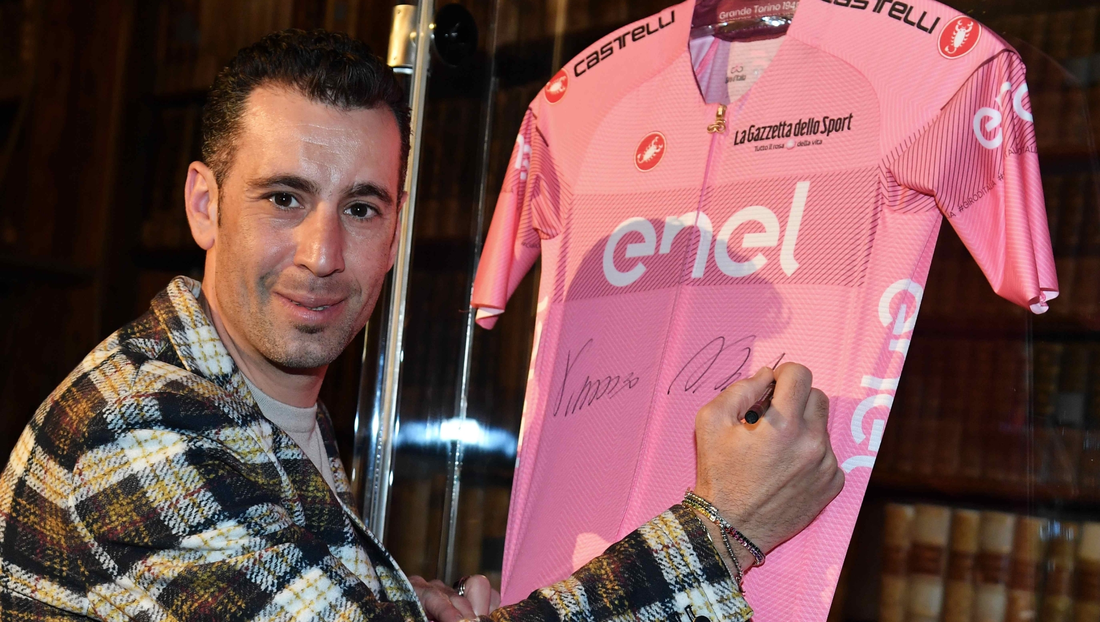 Foto Gian Mattia D'Alberto - LaPresse
05-02-2024 Milano Italia
Sport - Presentazione della Maglia Rosa del Giro d?Italia presso la Pinacoteca di Brera
Nella foto: Vincenzo Nibali

Febrary 05 2024 Milan
Sport - Presentation of the Giro d'Italia Pink Jersey at the Pinacoteca di Brera
In the photo:Vincenzo Nibali