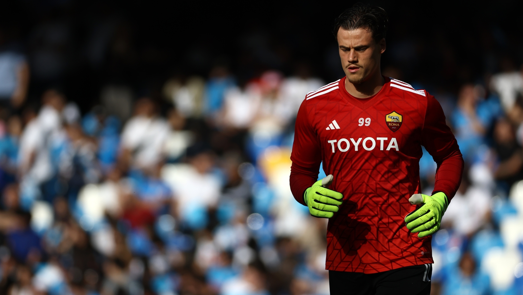 Roma?s goalkeeper Mile Svilar   during the Serie A soccer match between Napoli and Roma at the Diego Armando Maradona Stadium in Naples, north west Italy - Saturday, April 28 , 2024. Sport - Soccer .  (Photo by Alessandro Garofalo/Lapresse)