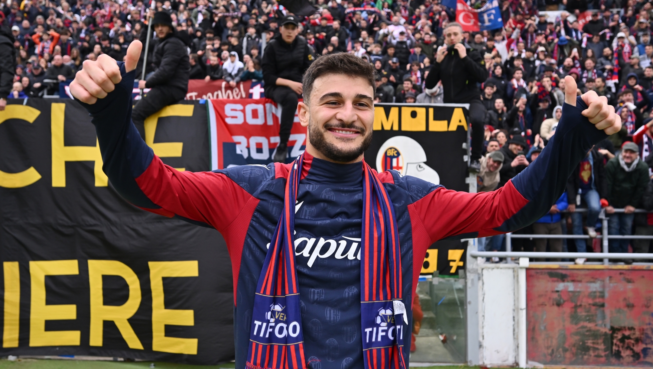 BOLOGNA, ITALY - APRIL 01: Riccardo Orsolini of Bologna FC celebrates victory in the Serie A TIM match between Bologna FC and US Salernitana at Stadio Renato Dall'Ara on April 01, 2024 in Bologna, Italy. (Photo by Alessandro Sabattini/Getty Images)