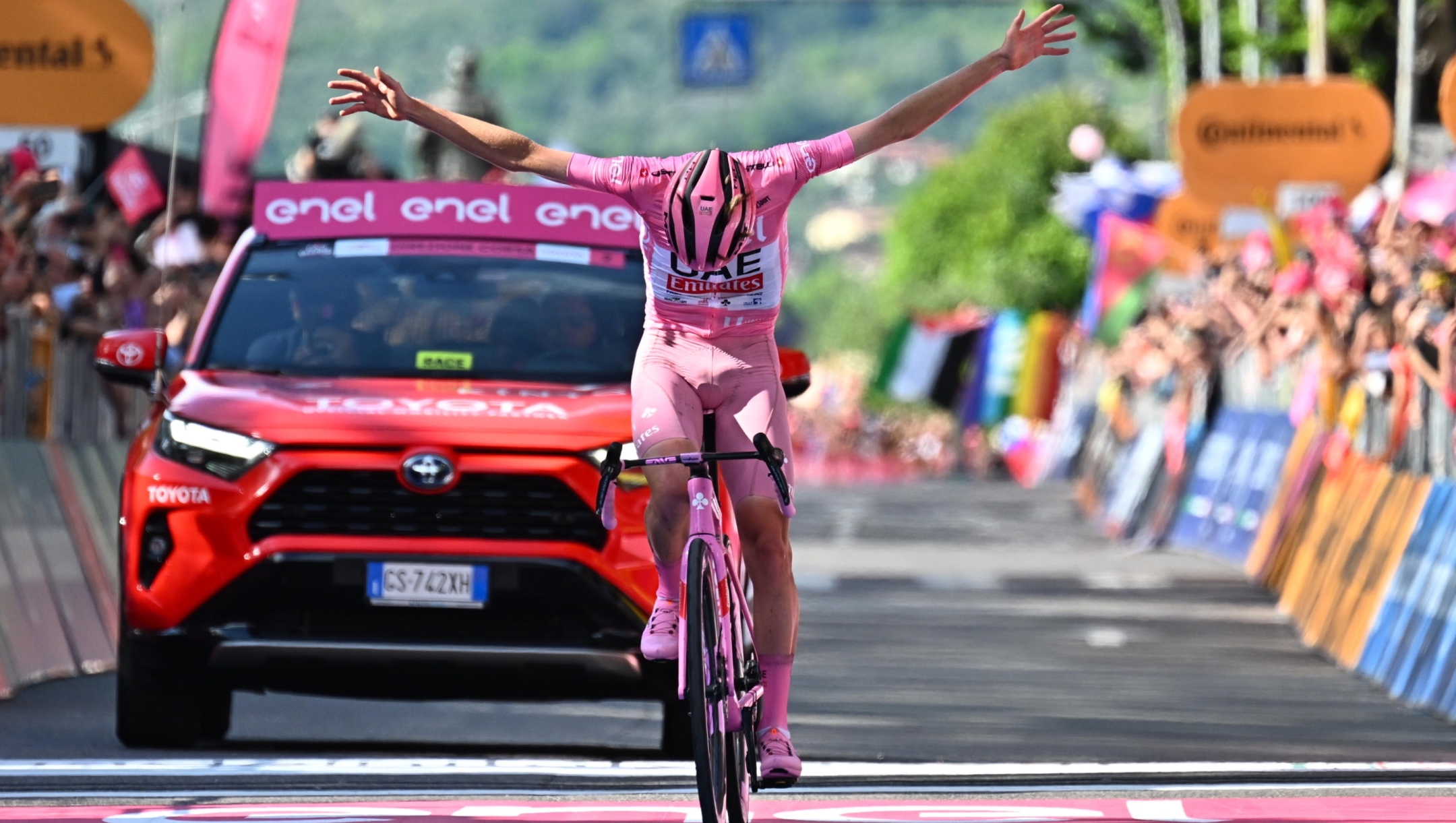 Slovenian rider Tadej Pogacar of Uae Team Emirates celebrates after crossing the finish line and win the 20th stage of the 107 Giro d'Italia 2024, cycling race over 184 km from Alpago to Bassano del Grappa, Italy, 25 May 2024. ANSA/LUCA ZENNARO