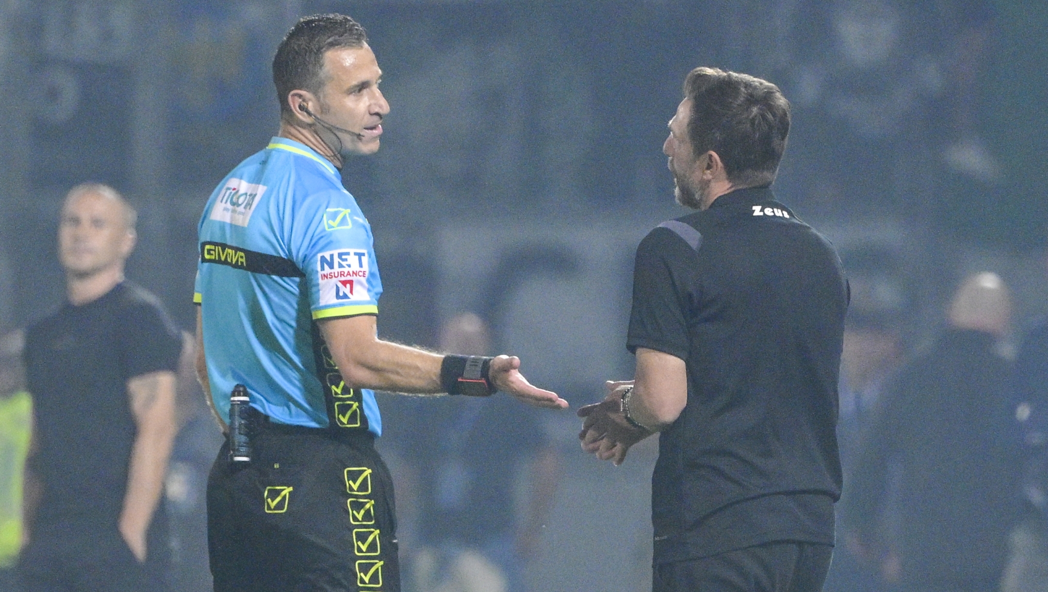 Daniele Doveri referee and Frosinone's head coach Eusebio Di Francesco during the Serie A Tim soccer match between Frosinone and Udinese at the Frosinone Benito Stirpe stadium, Italy - Sunday, May 26, 2024 - Sport Soccer ( Photo by Fabrizio Corradetti/LaPresse )