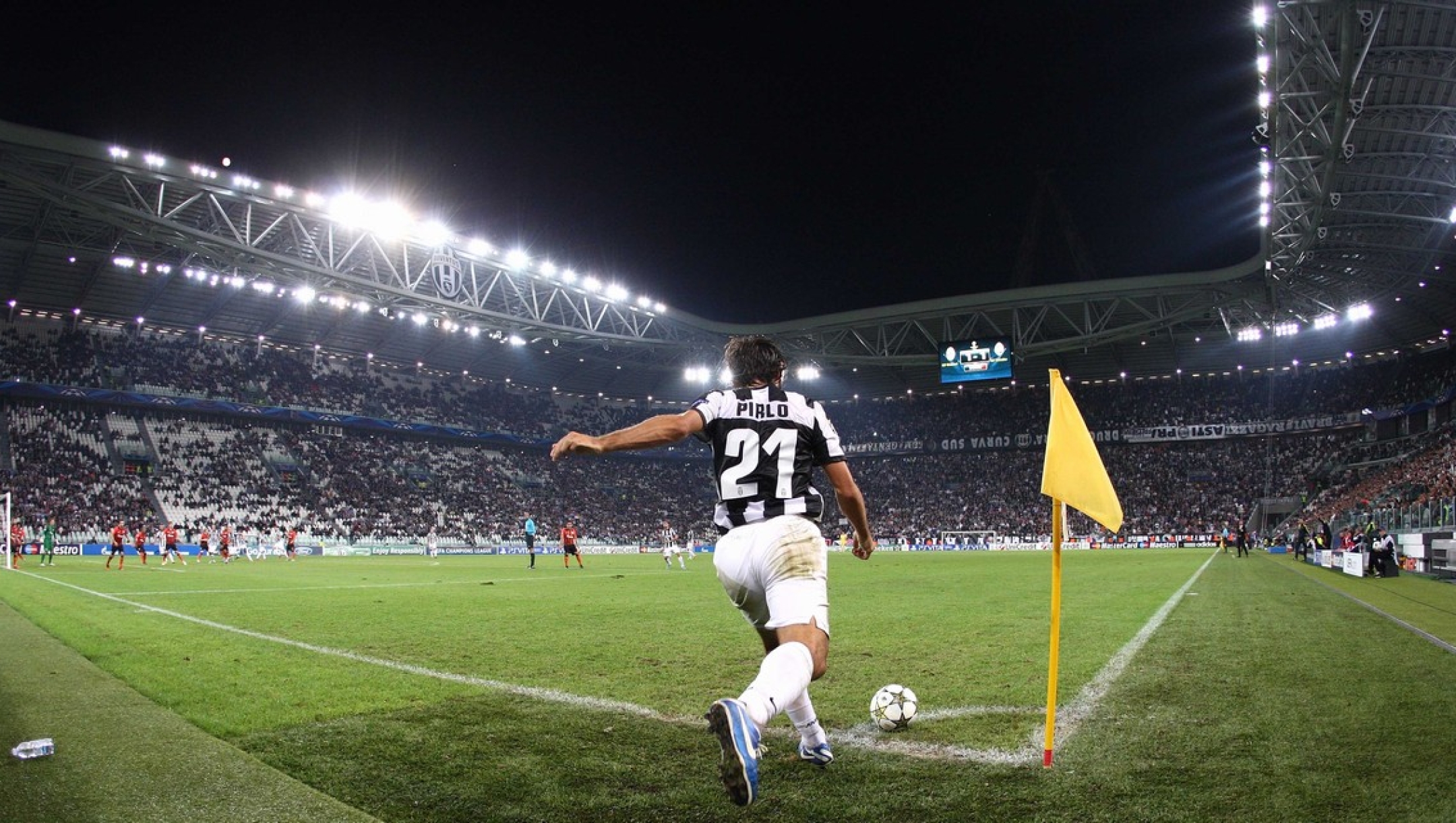 Jonathan Moscrop - LaPresse
02 10 2012 Torino ( Italia )
Sport Calcio
Juventus vs. Shakhtar Donetsk - UEFA Champions League 2012-2013 Gruppo E Matchday2 - Juventus Stadium
Nella foto: Calcio d'angolo di Andrea Pirlo

Jonathan Moscrop - LaPresse
02 10 2012 Turin ( Italy )
Sport Soccer
Juventus versus Shakhtar Donetsk - UEFA Champions league Group E Matchday2 - Juventus Center
In the photo: Juventus midfielder Andrea Pirlo takes a corner kick