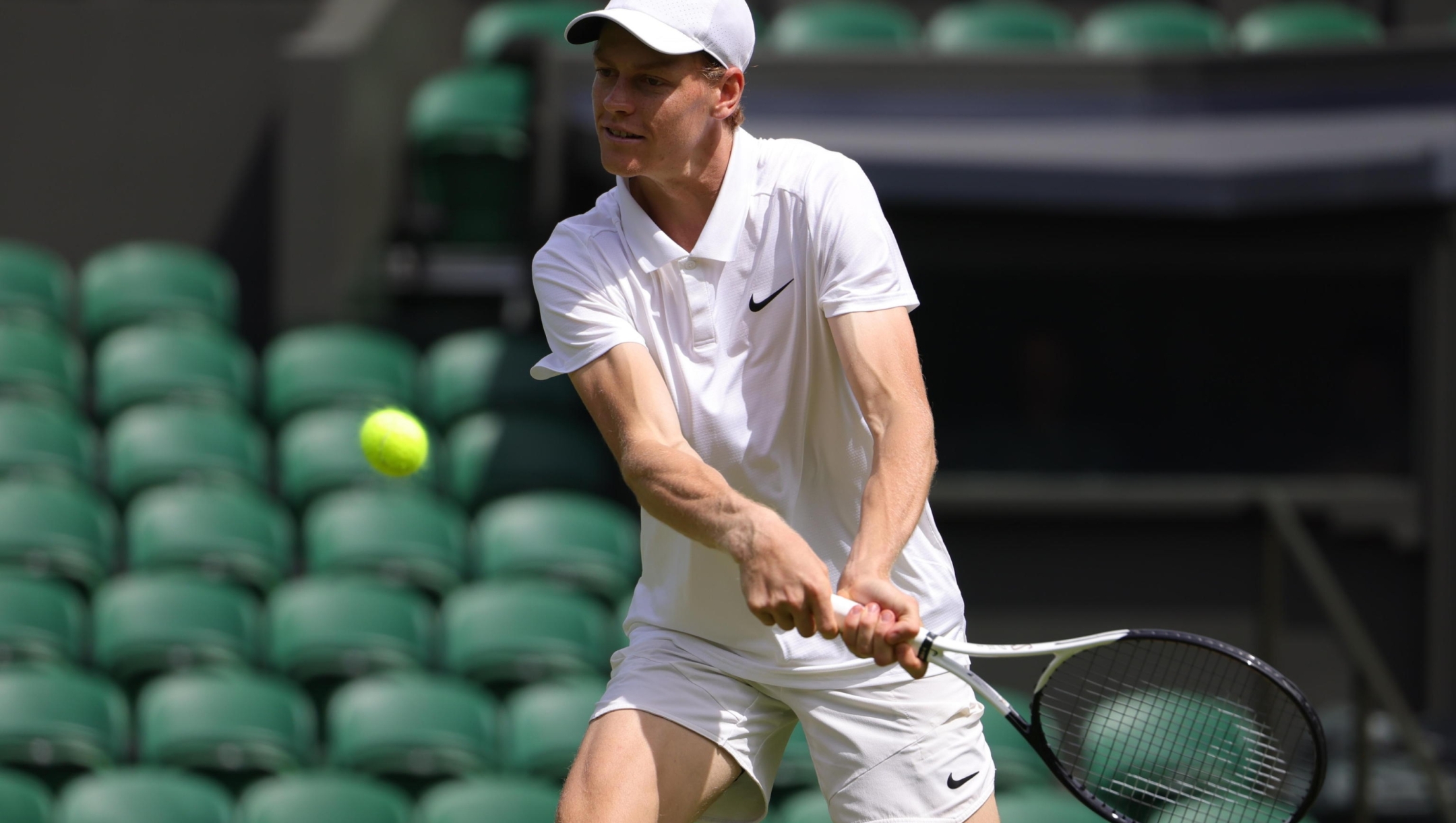 epa11441622 Jannik Sinner of Italy takes part in a practice session on Centre Court ahead of the Wimbledon tennis championships at the AELTC at Wimbledon, London, Britain, 27 June 2024.  EPA/NEIL HALL