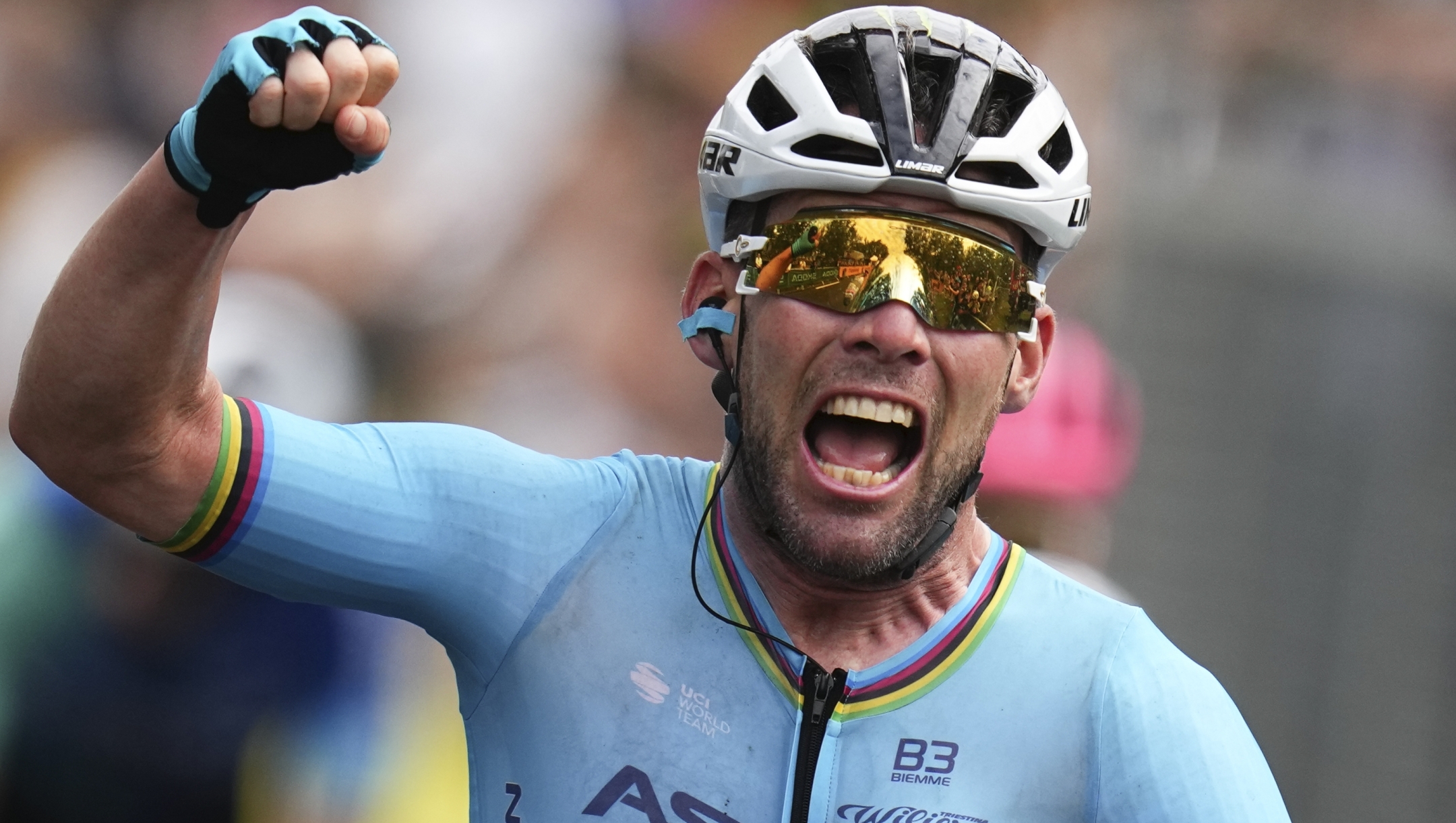 Britain's sprinter Mark Cavendish crosses the finish line to win a record 35th Tour de France stage and break the record of Belgian legend Eddy Merckx in the fifth stage of the Tour de France cycling race over 177.4 kilometers (110.2 miles) with start in Saint-Jean-de-Maurienne and finish in Saint-Vulbas, France, Wednesday, July 3, 2024. (AP Photo/Daniel Cole)