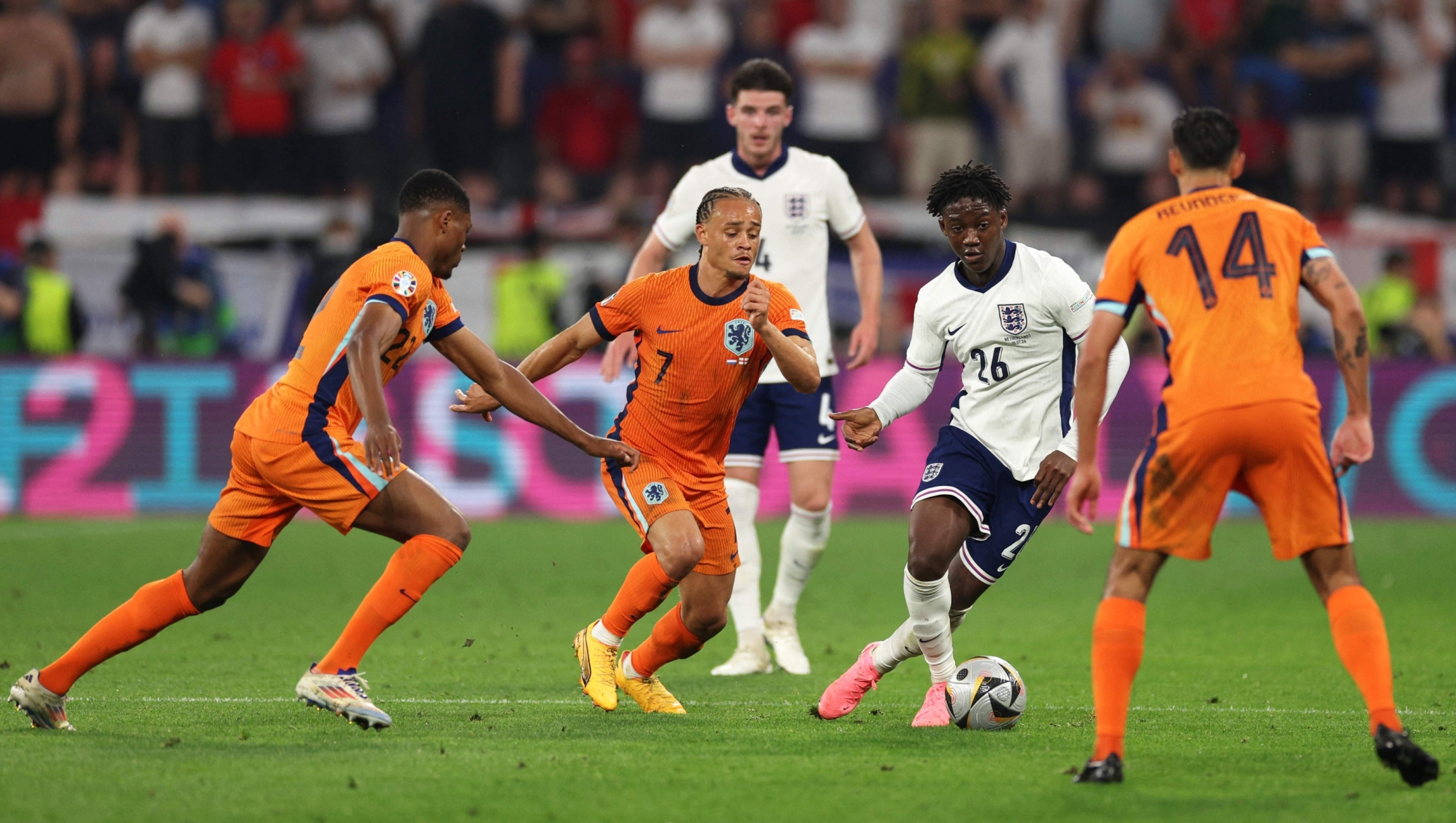 England's midfielder #26 Kobbie Mainoo (2nd R) fights for the ball with Netherlands' forward #07 Xavi Simons (2nd L) during the UEFA Euro 2024 semi-final football match between the Netherlands and England at the BVB Stadion in Dortmund on July 10, 2024. (Photo by Adrian DENNIS / AFP)