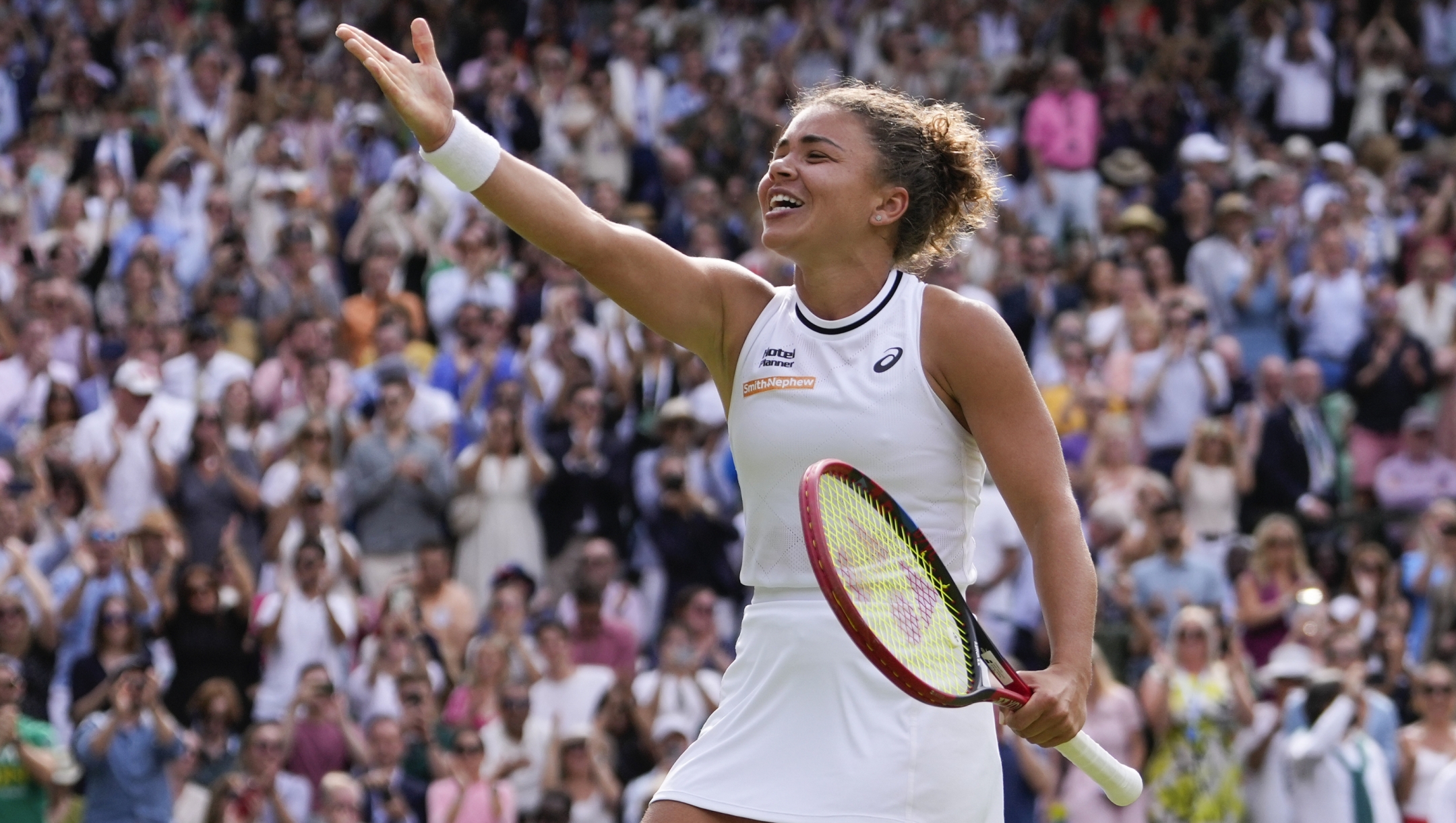 Jasmine Paolini of Italy celebrates after defeating Donna Vekic of Croatia in their semifinal match at the Wimbledon tennis championships in London, Thursday, July 11, 2024. (AP Photo/Alberto Pezzali)    associated Press / LaPresse Only Italy and Spain