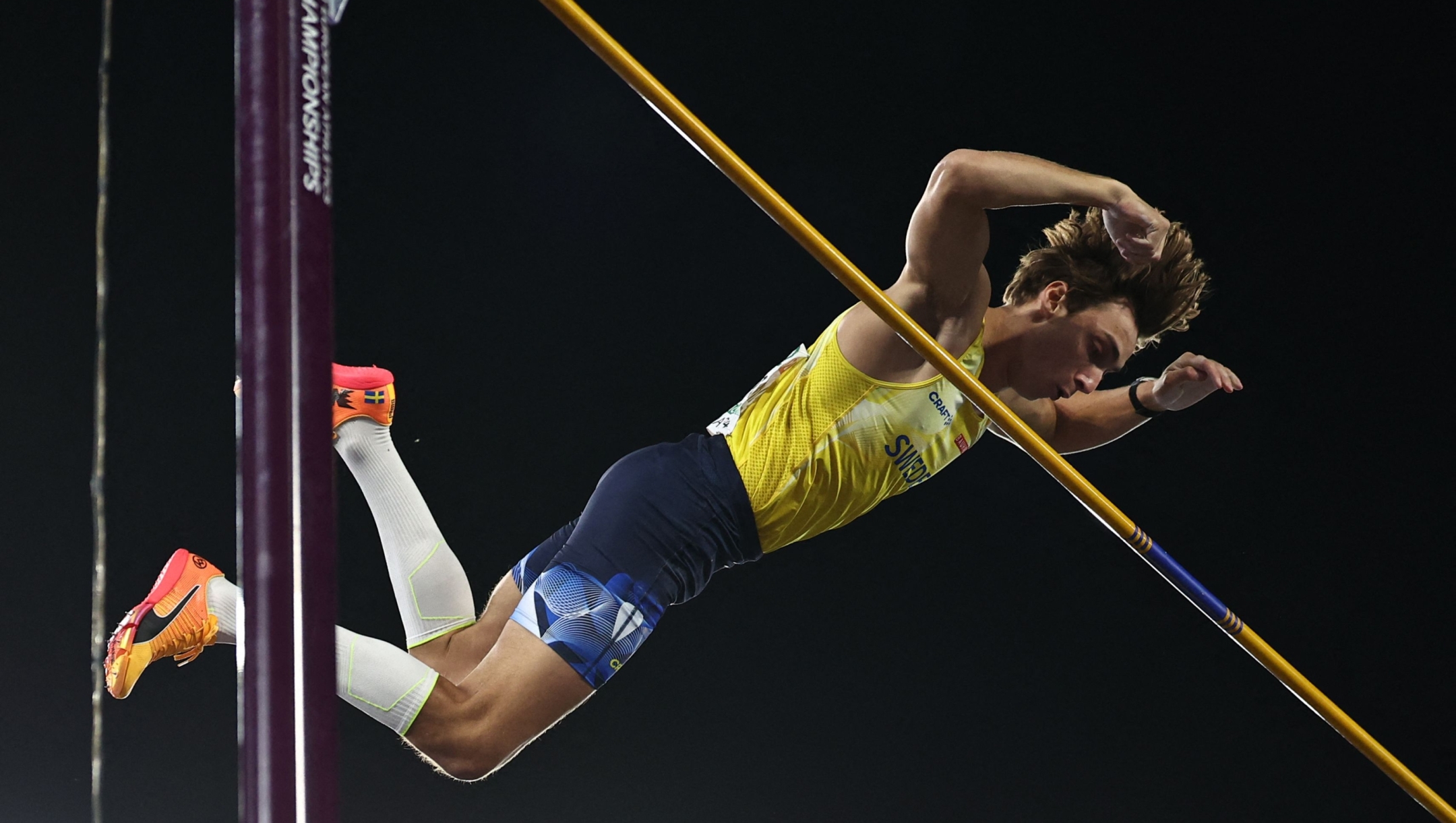 Sweden's Armand Duplantis competes in the men's pole vault final during the European Athletics Championships at the Olympic stadium in Rome on June 12, 2024. (Photo by Anne-Christine POUJOULAT / AFP)