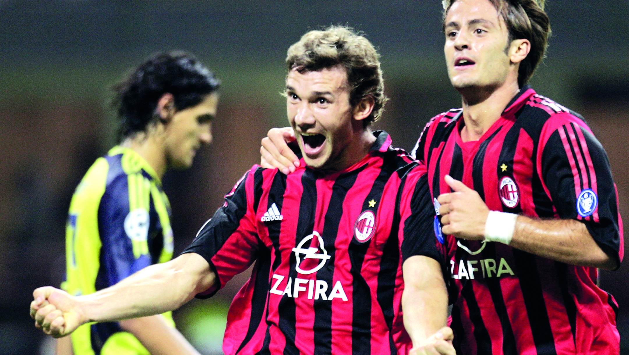 AC Milan's Andriy Shevchenko of Ukraine (L) jubilates with his teammate Alberto Gilardino after scoring his side third goal against Fenerbahce SK during their Champion's league football match in Milan's S. Siro Stadium 13 September 2005. AFP PHOTO / Filippo MONTEFORTE (Photo by FILIPPO MONTEFORTE / AFP)