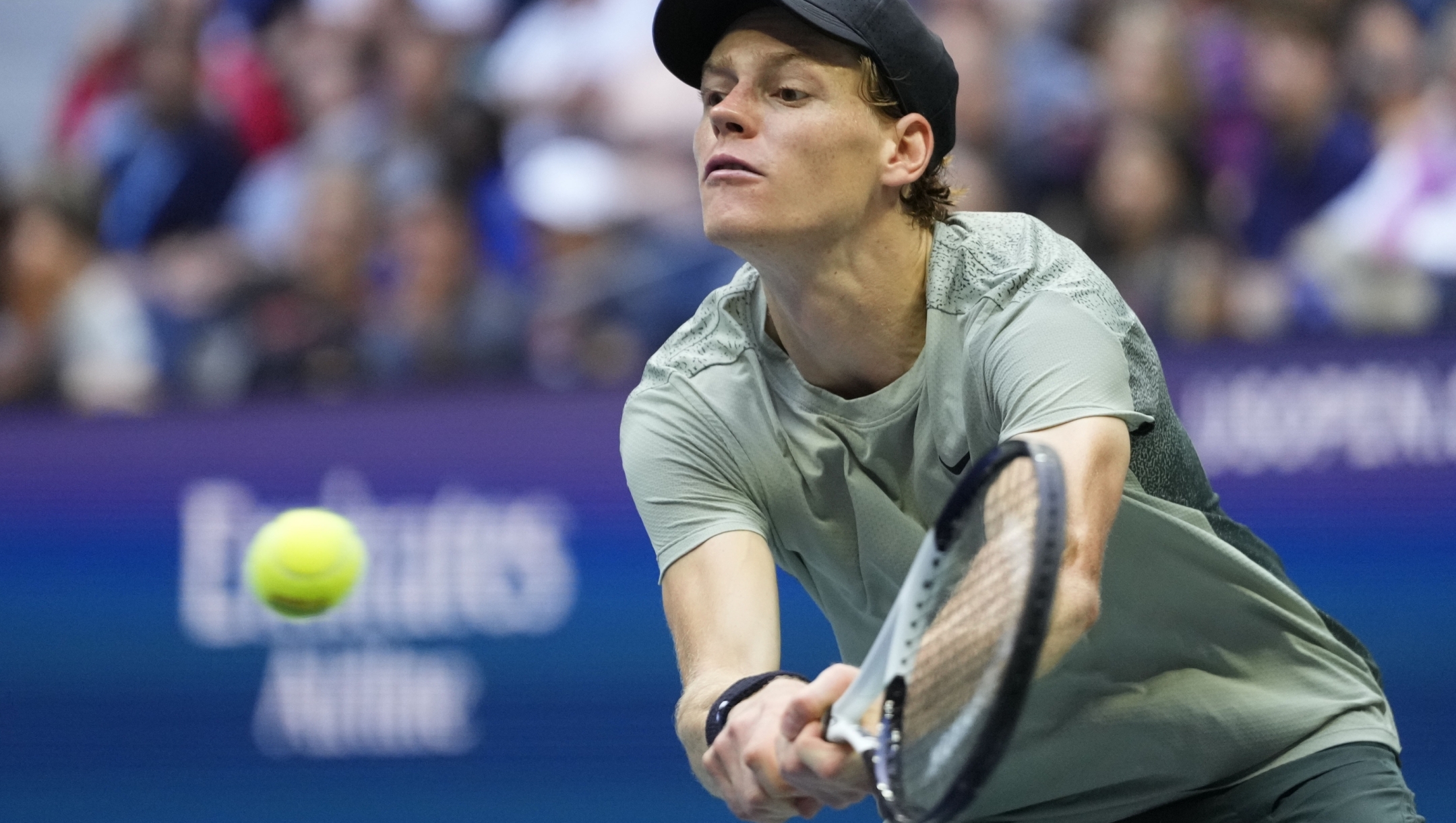 Jannik Sinner, of Italy, returns a shot to Jack Draper, of Great Britain, during the men's singles semifinals of the U.S. Open tennis championships, Friday, Sept. 6, 2024, in New York. (AP Photo/Kirsty Wigglesworth)