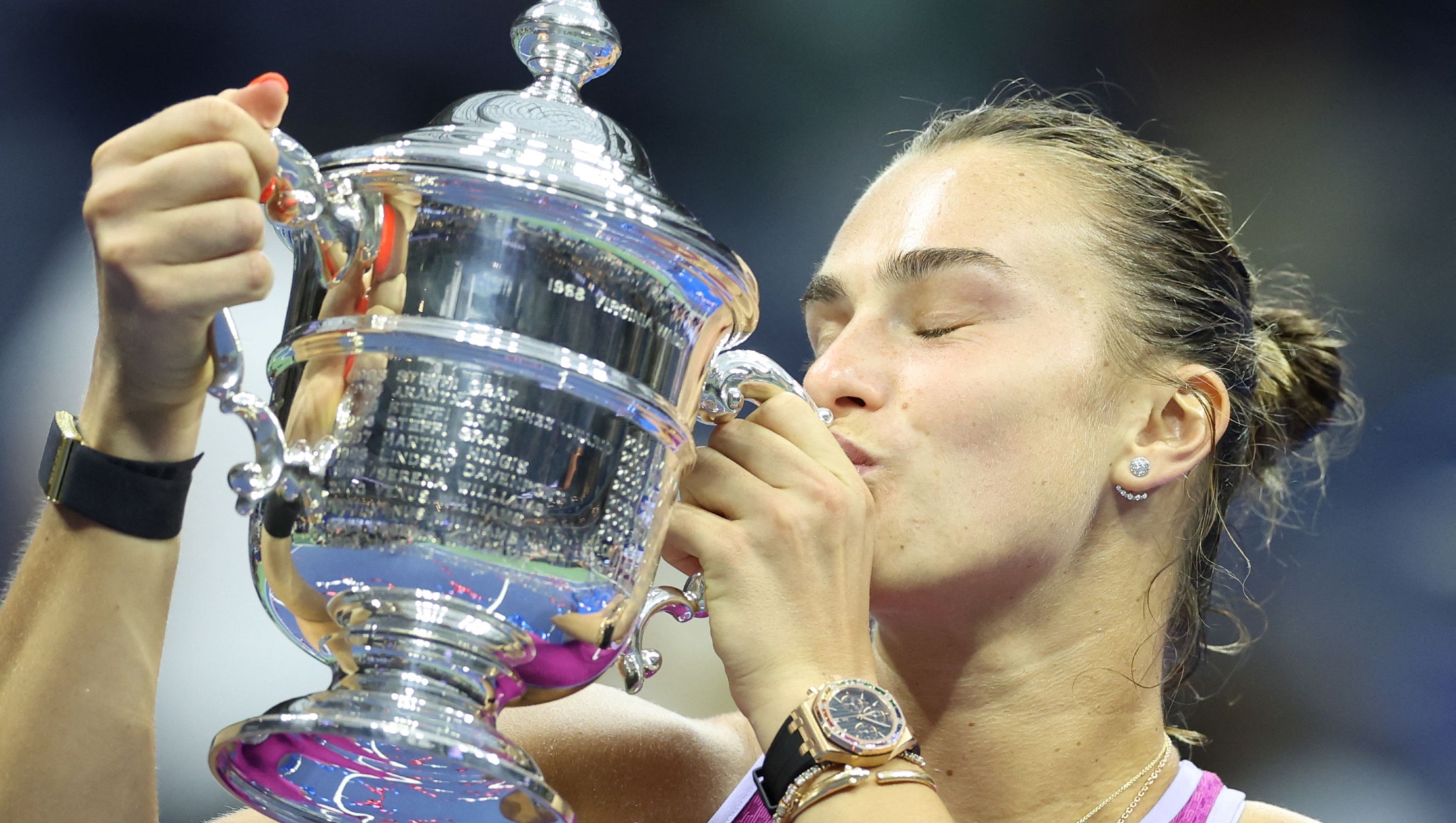 Belarus's Aryna Sabalenka kisses the trophy after defeating USA's Jessica Pegula during their women's final match on day thirteen of the US Open tennis tournament at the USTA Billie Jean King National Tennis Center in New York City, on September 7, 2024. (Photo by CHARLY TRIBALLEAU / AFP)