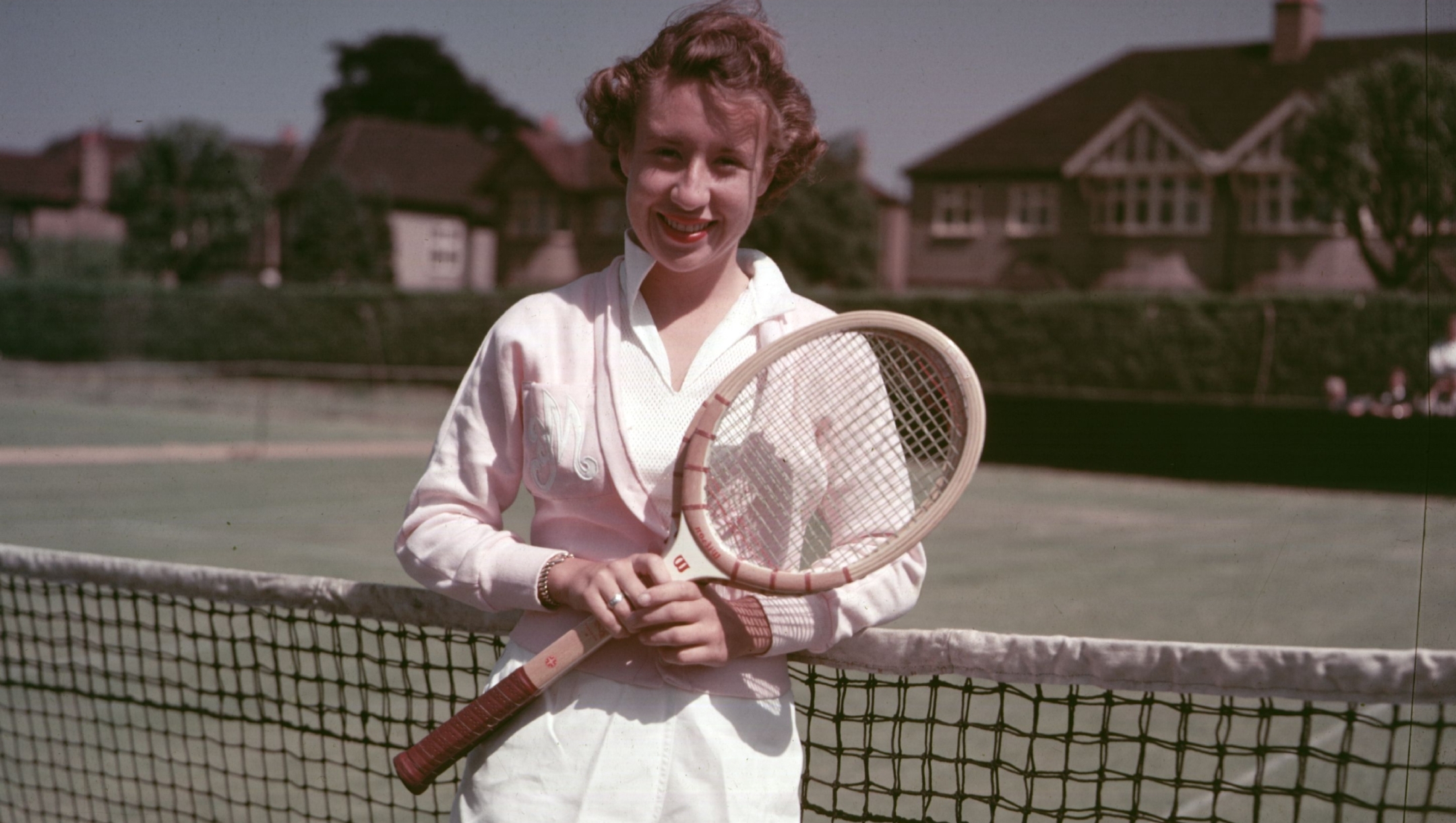 American tennis player Maureen Connolly, known as 'Little Mo'.   (Photo by Fox Photos/Getty Images)