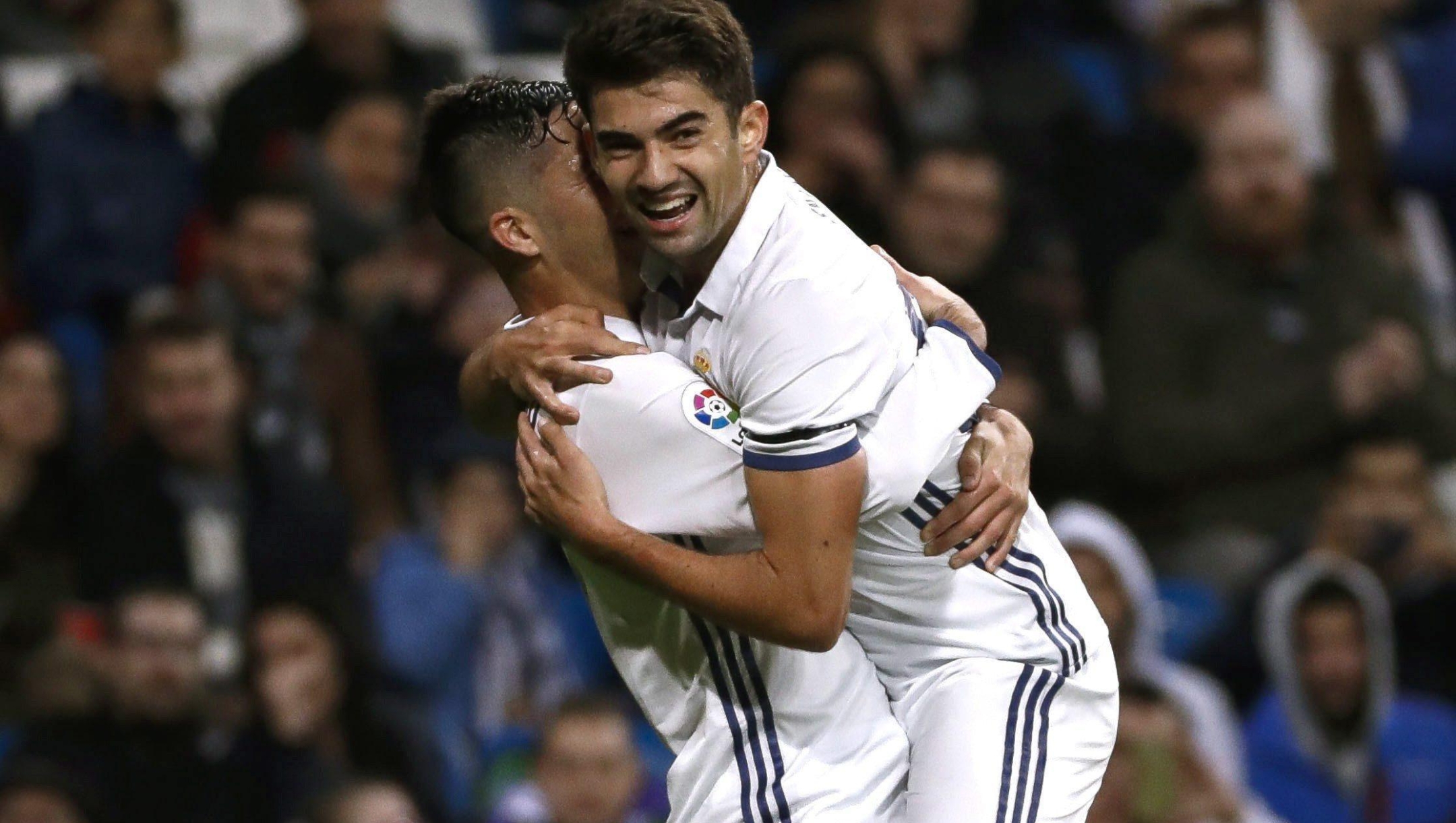 epa05654071 Real Madrid's French midfielder Enzo (R) jubilates his goal during their second leg match of the King's Cup round of 32 against Cultural Leonesa played at Santiago Bernabeu stadium in Madrid, Spain on 30 November 2016.  EPA/EMILIO NARANJO